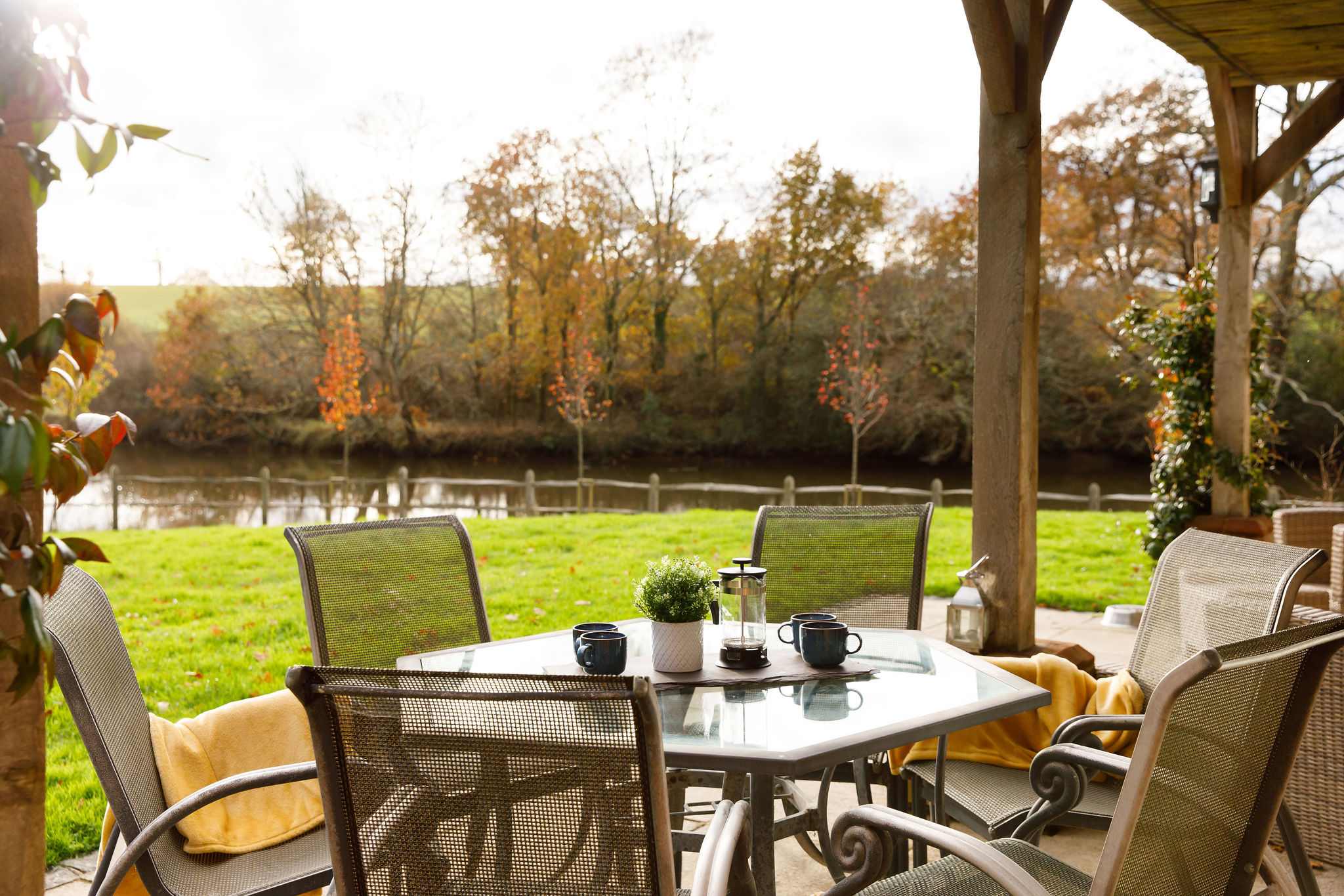 Enjoy alfresco dining on warmer evenings and enjoy sunsets by the river.