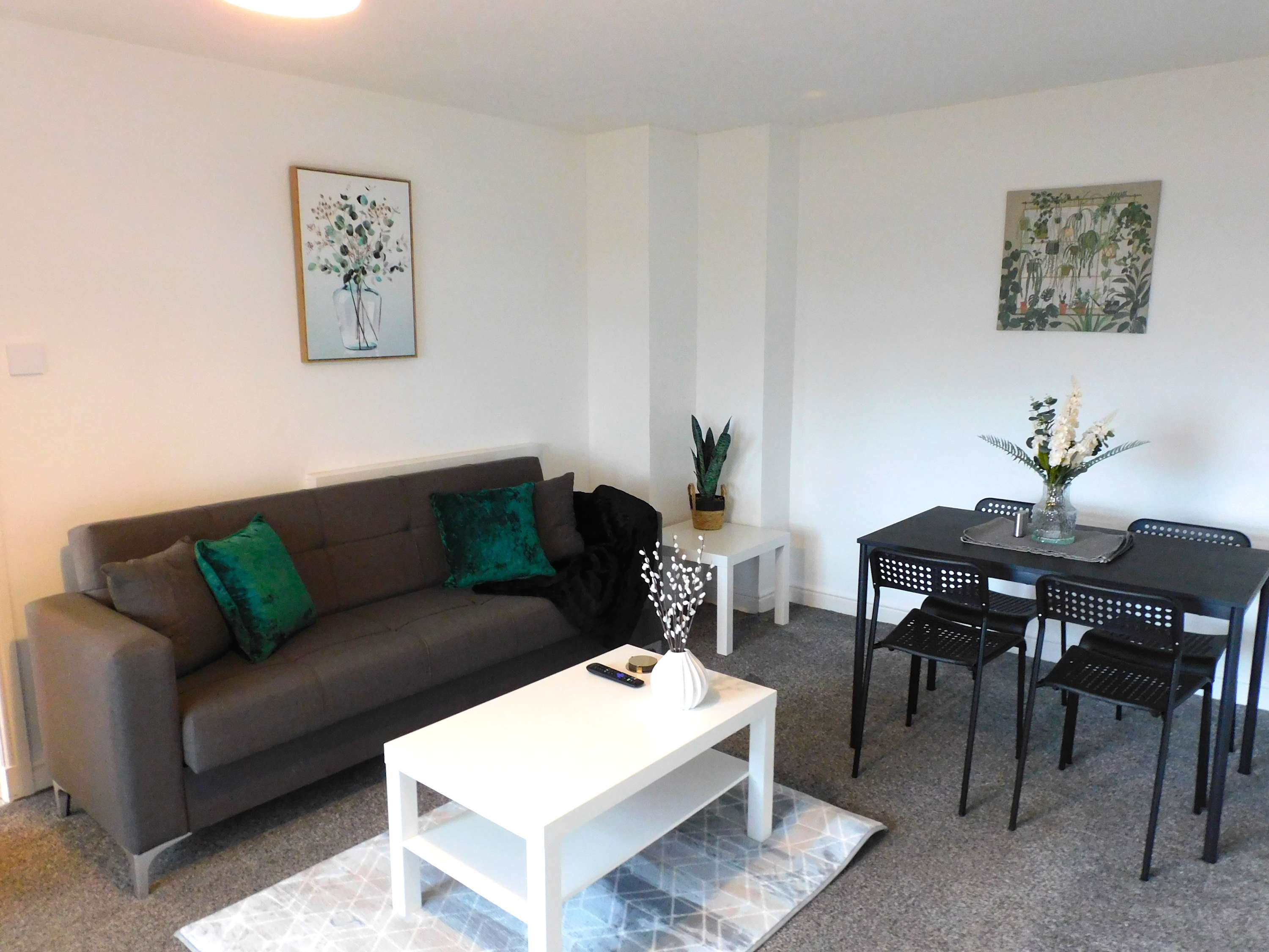 4 Bedroom, Newly Refurbished Home in East Kilbride