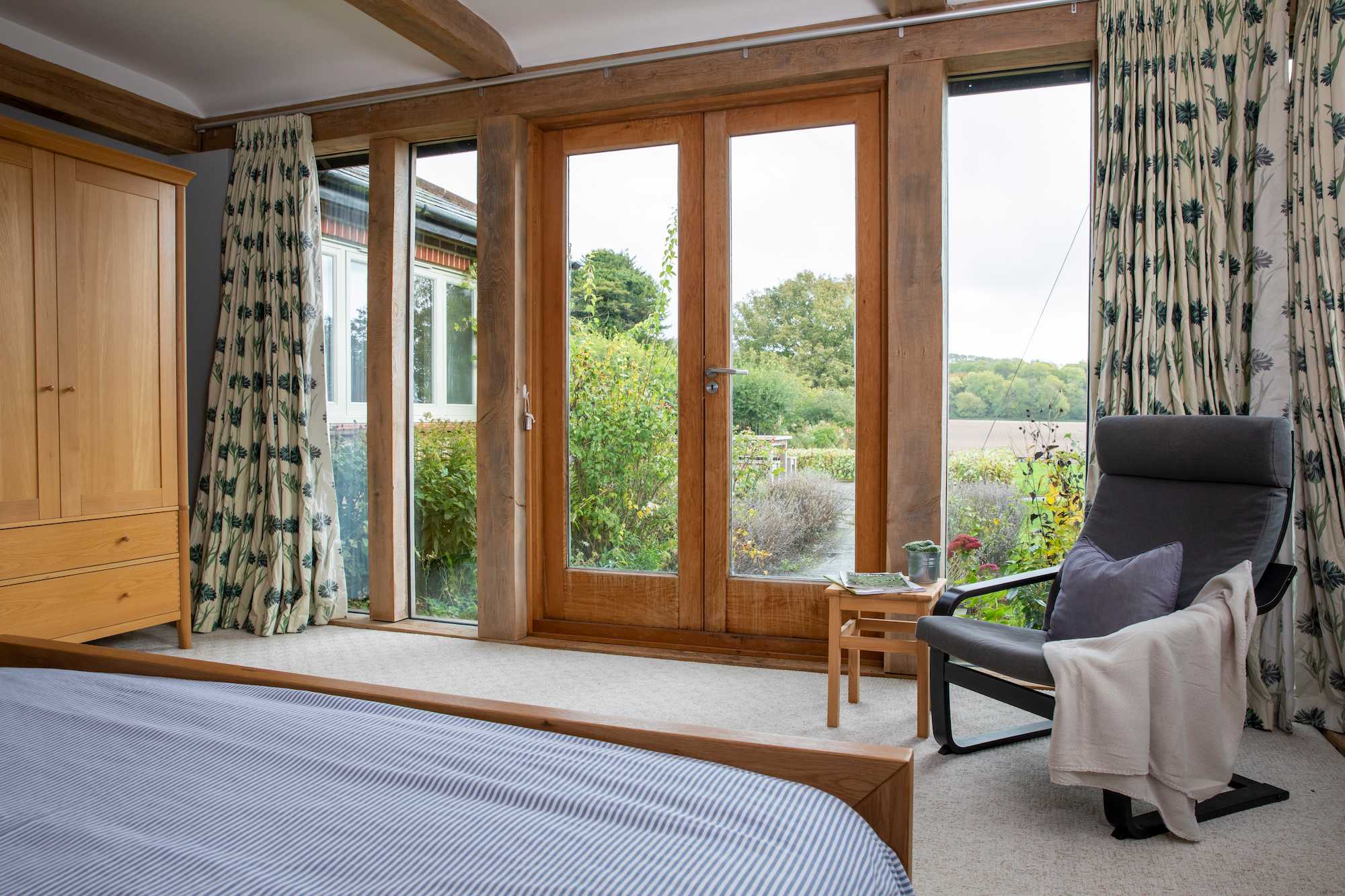 Charming Cottage for 10 in Heart of South Downs