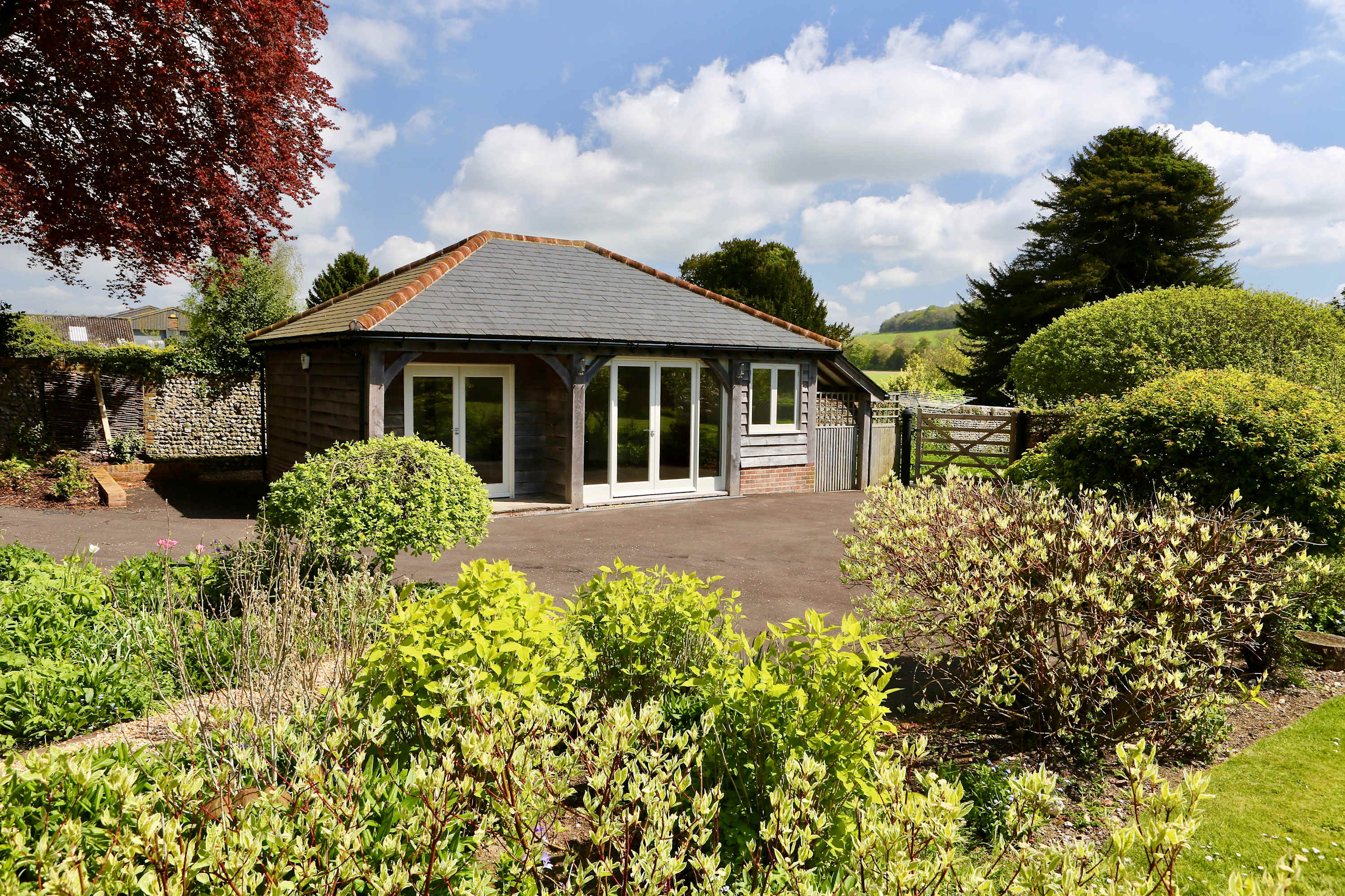 Charming Cottage for 10 in Heart of South Downs
