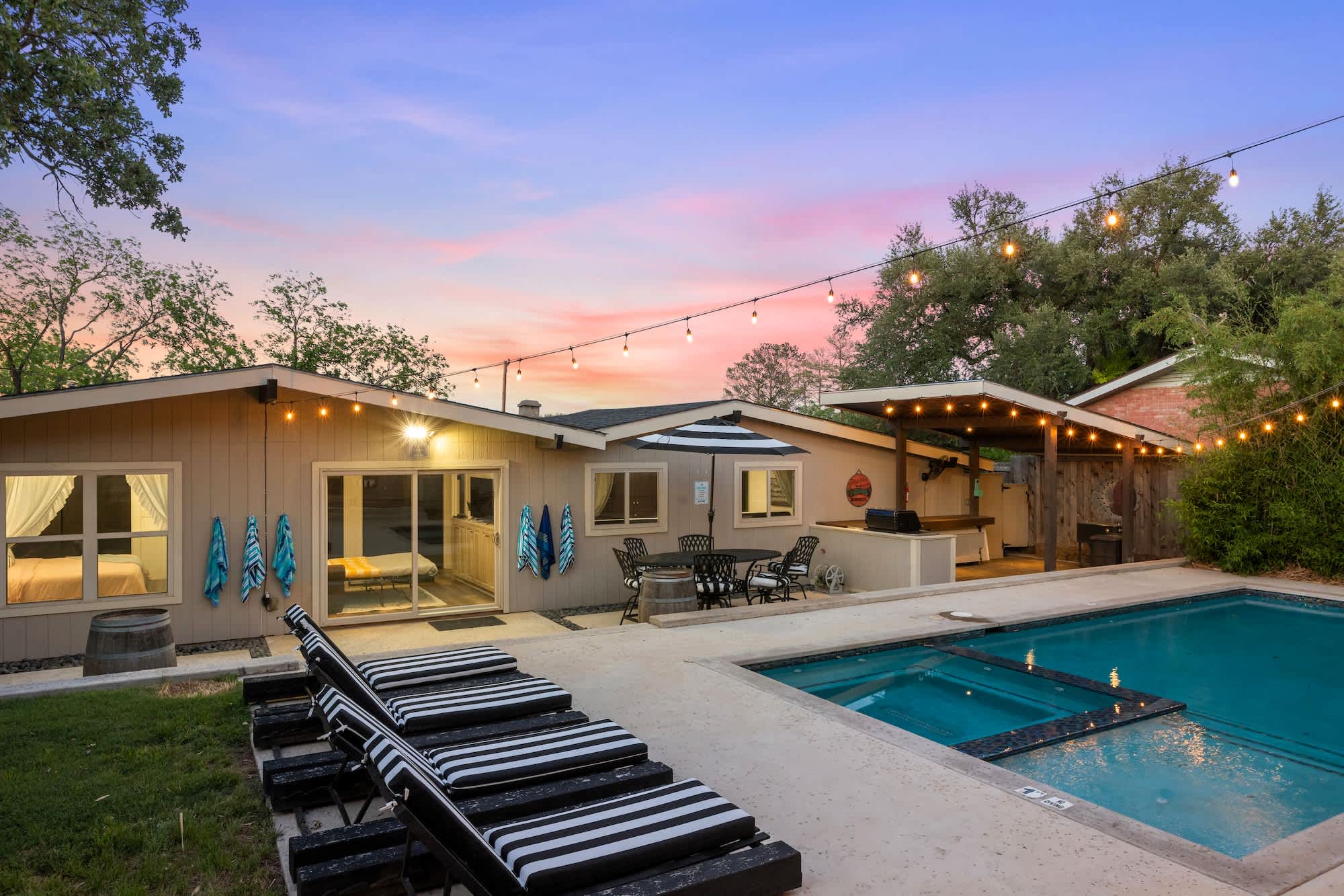 Schatzi Haus - Home Theater, Pool, Close to Main — Fredericksburg, TX — vacation rental