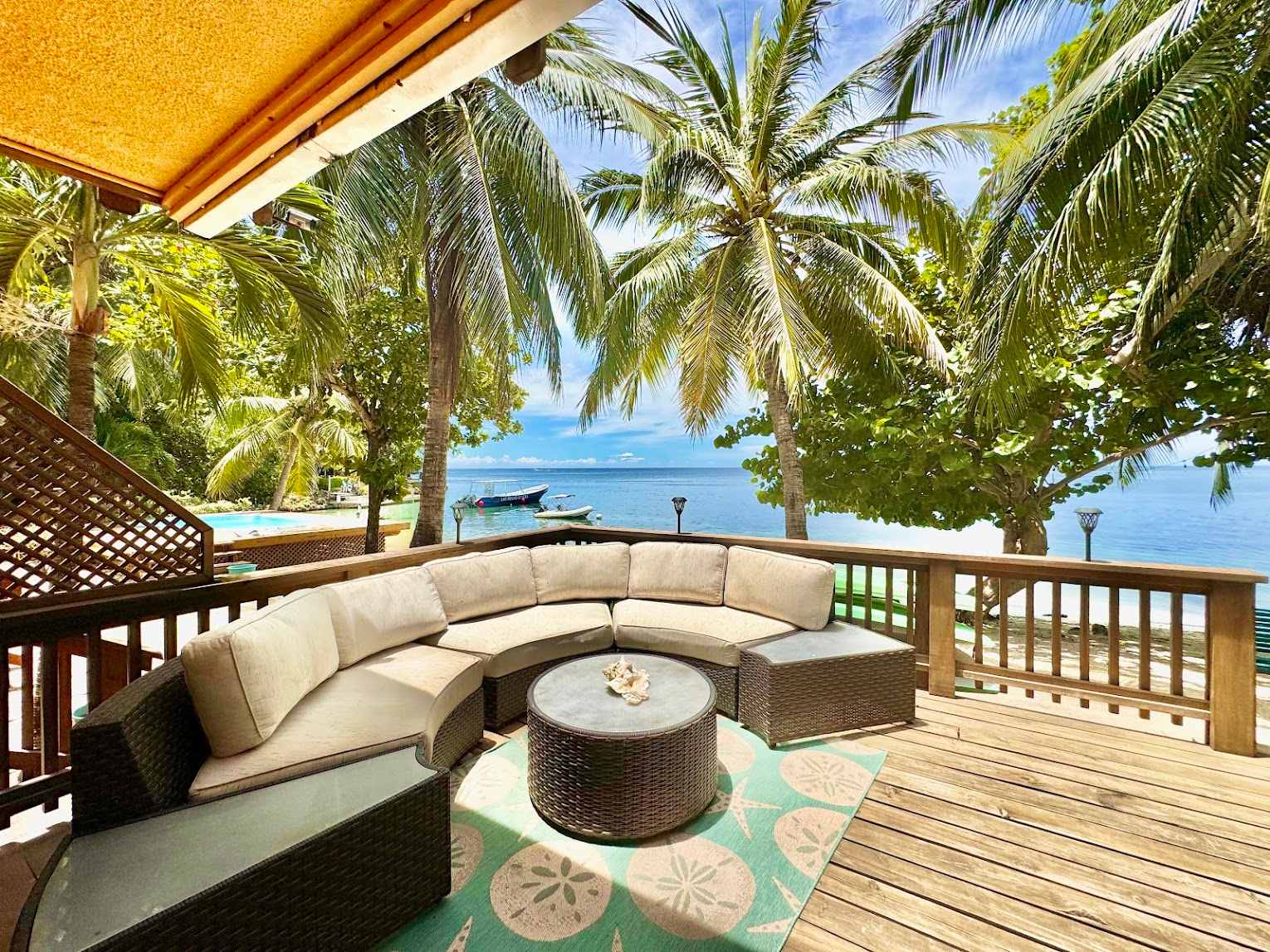 Roatan Beach House - West Bay Beachfront — Islas de la Bahia, Roatán — vacation rental
