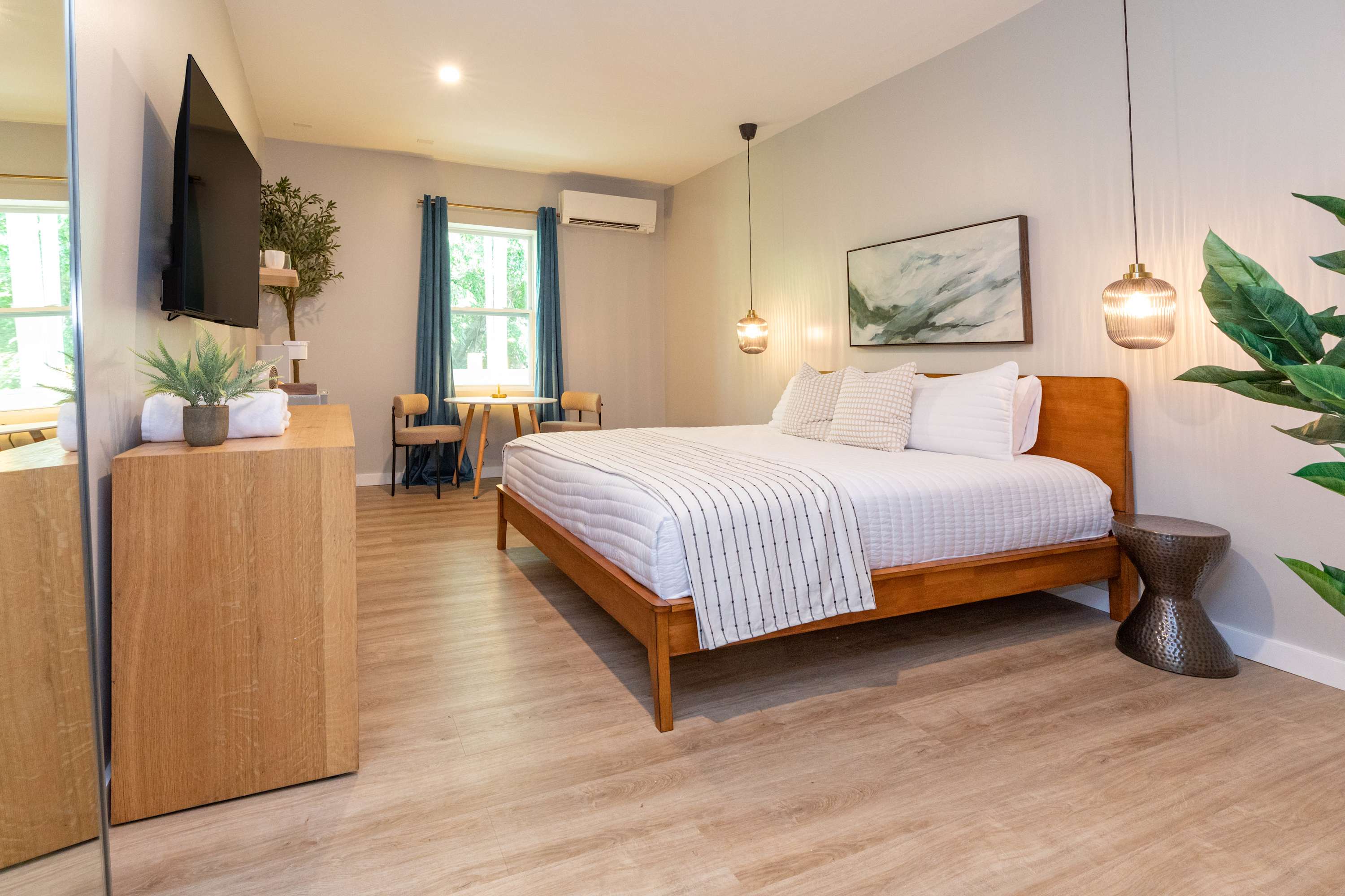 Camellia Deluxe King Studio at The Dogwood — Maggie Valley, NC — vacation rental