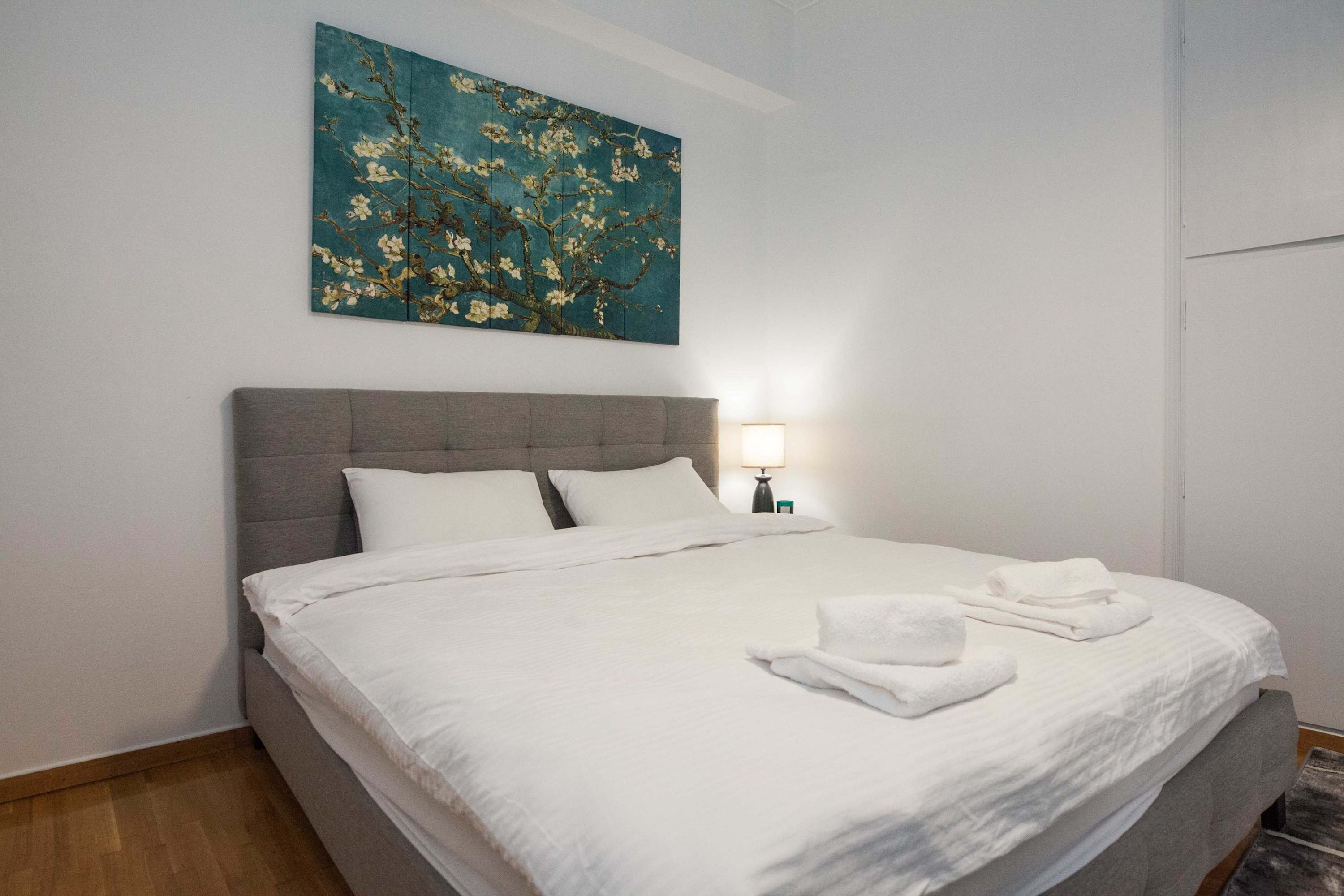 Stylish Renovated 2 Bd Apt in Exarcheia in Athens — photo 2