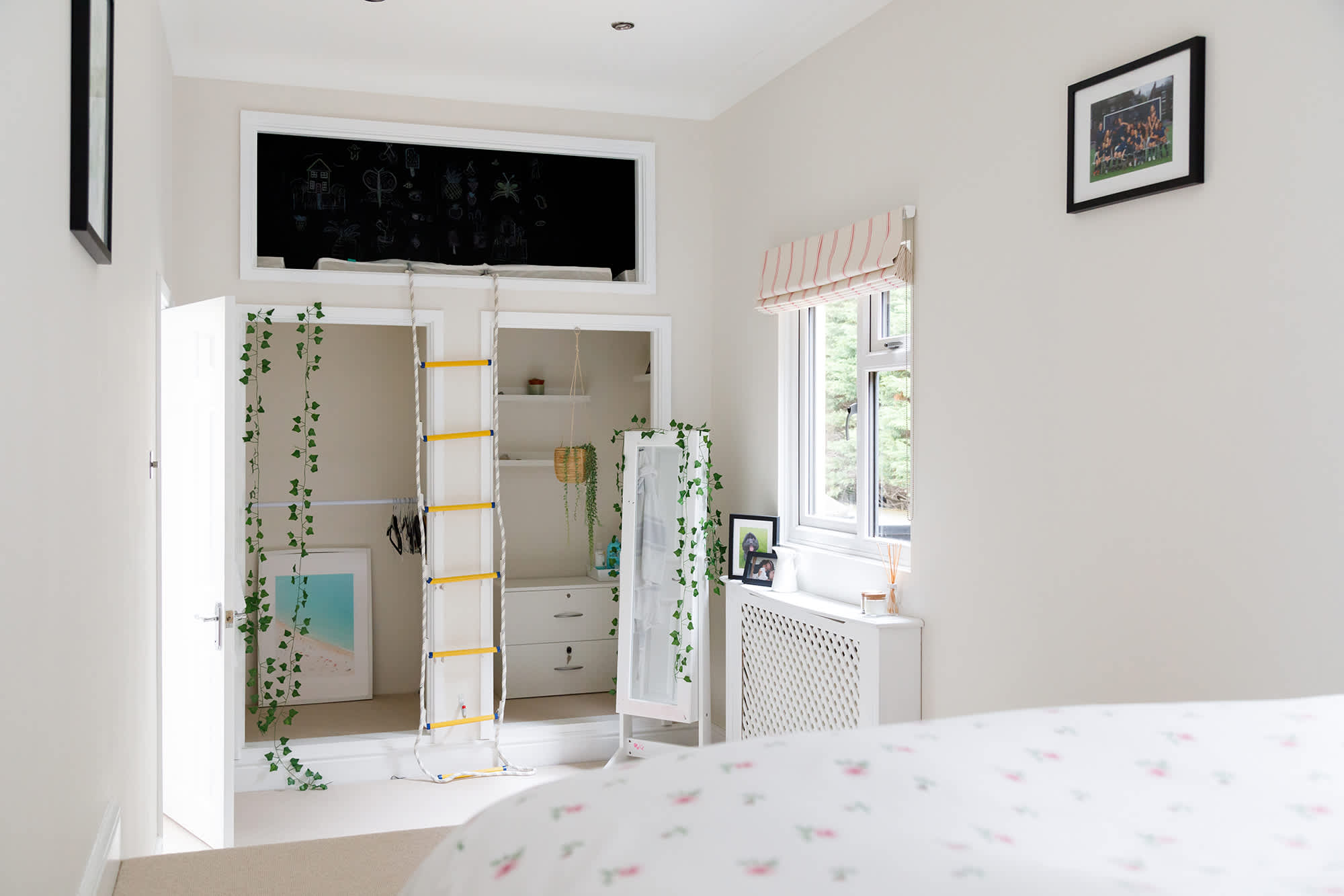 Climb up to the den with this fun ladder and hiding spot!