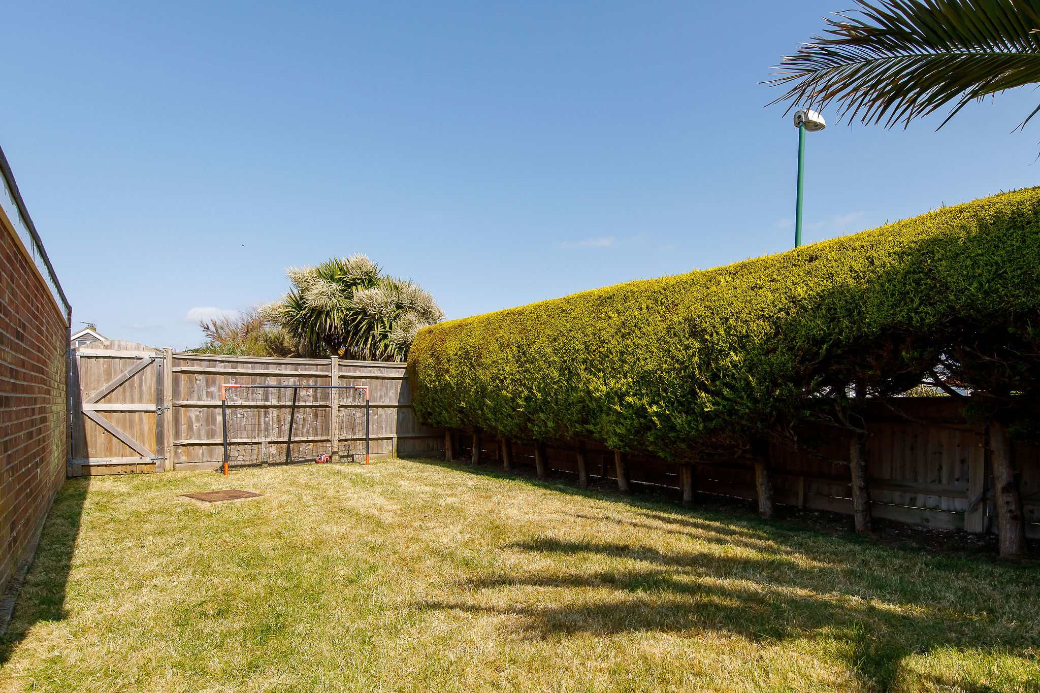 The children will love the garden for ball games and running about after dinner!