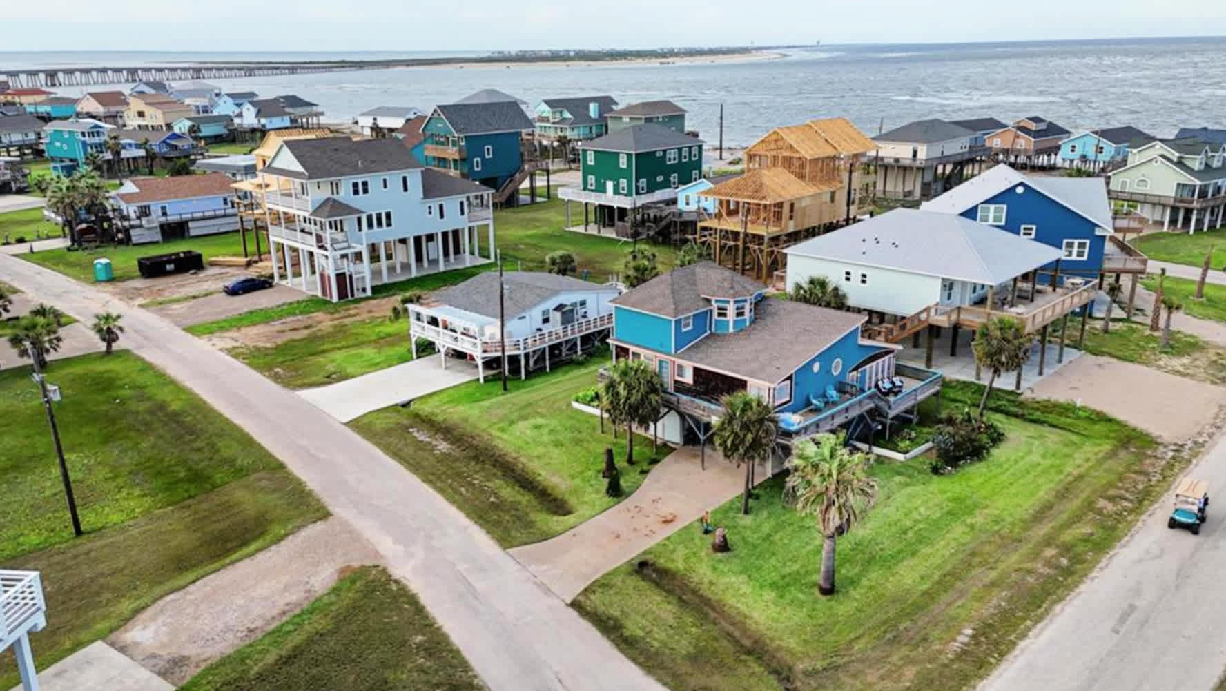 Blue Dolphin Unique Kiddo Fun Loft Walk 2 Beach | Photo 3