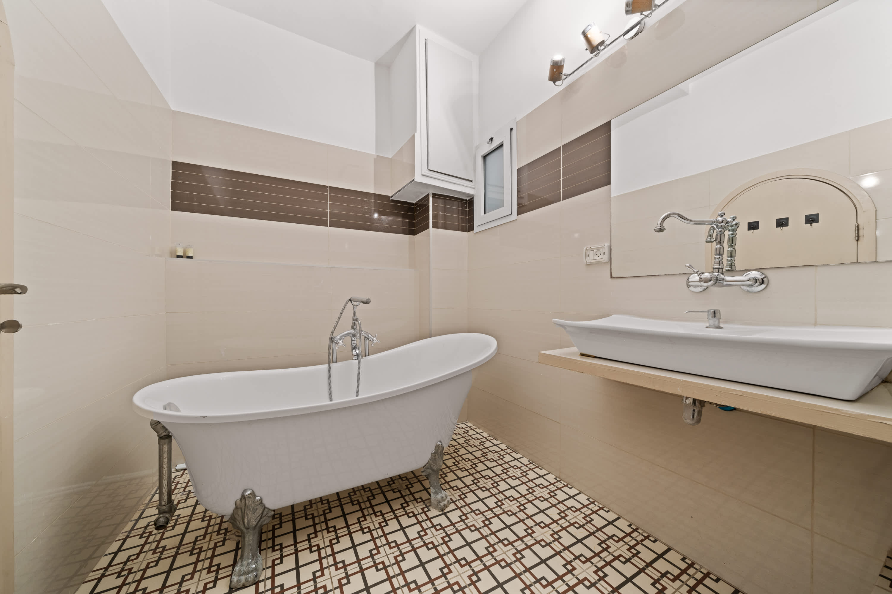 Elegant Mamilla Villa 5BR Rooftop Jacuzzi Steps from Old City photo 30