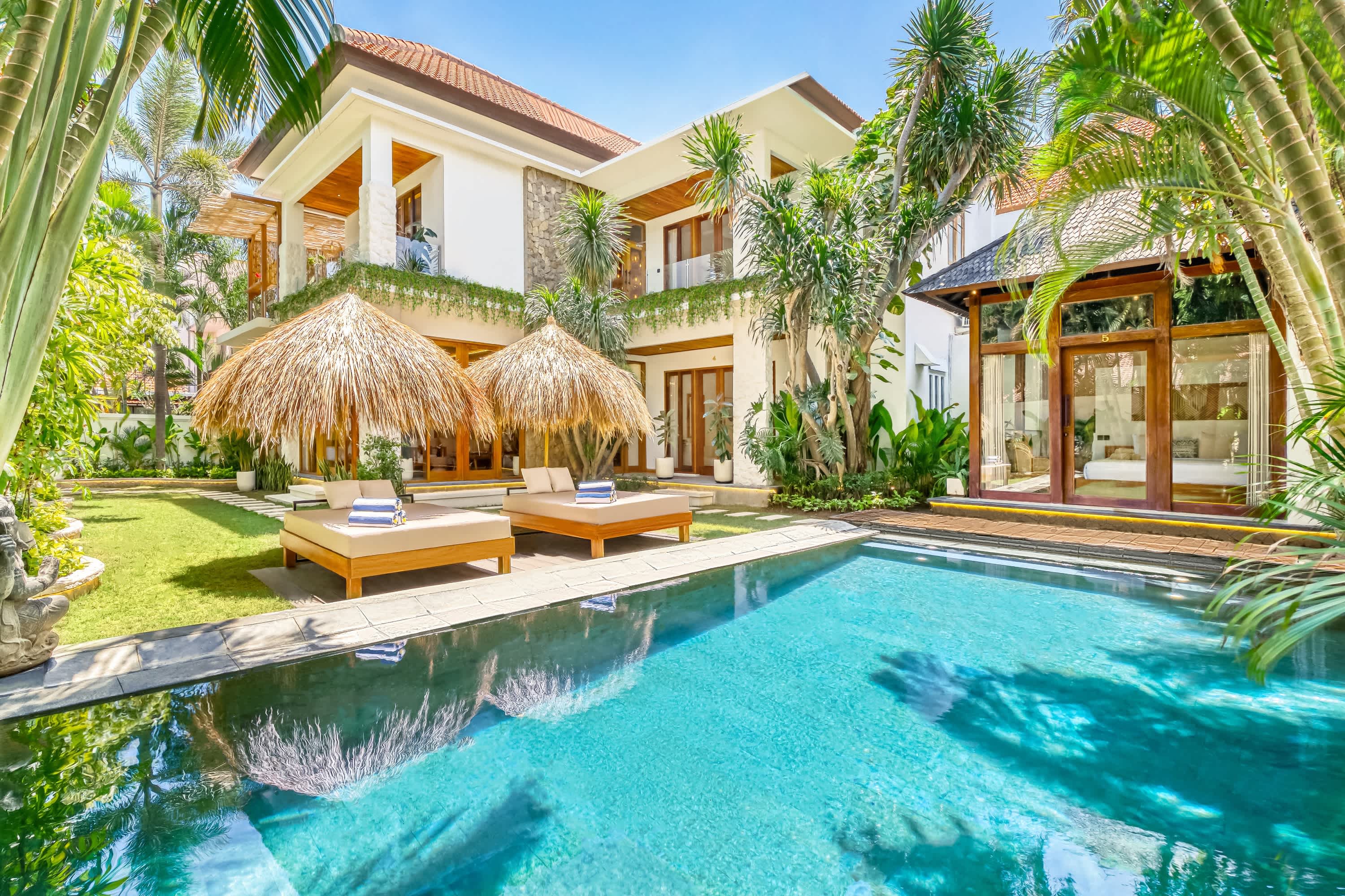 Villa Chicago, Spacious 7 BDR, lively area — Kabupaten Badung, Bali — vacation rental