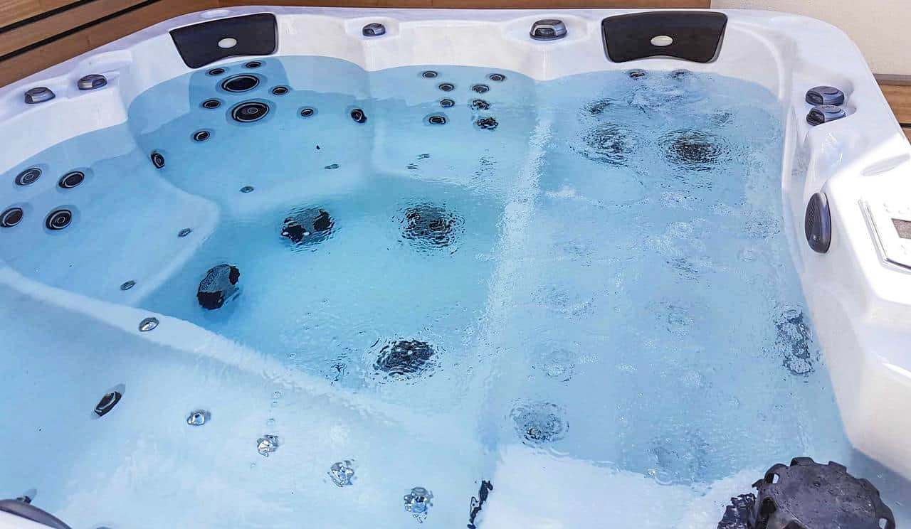 Hot Tub Hideaway - by Brighton Holiday Lets - Brighton Holiday Home - Image 6