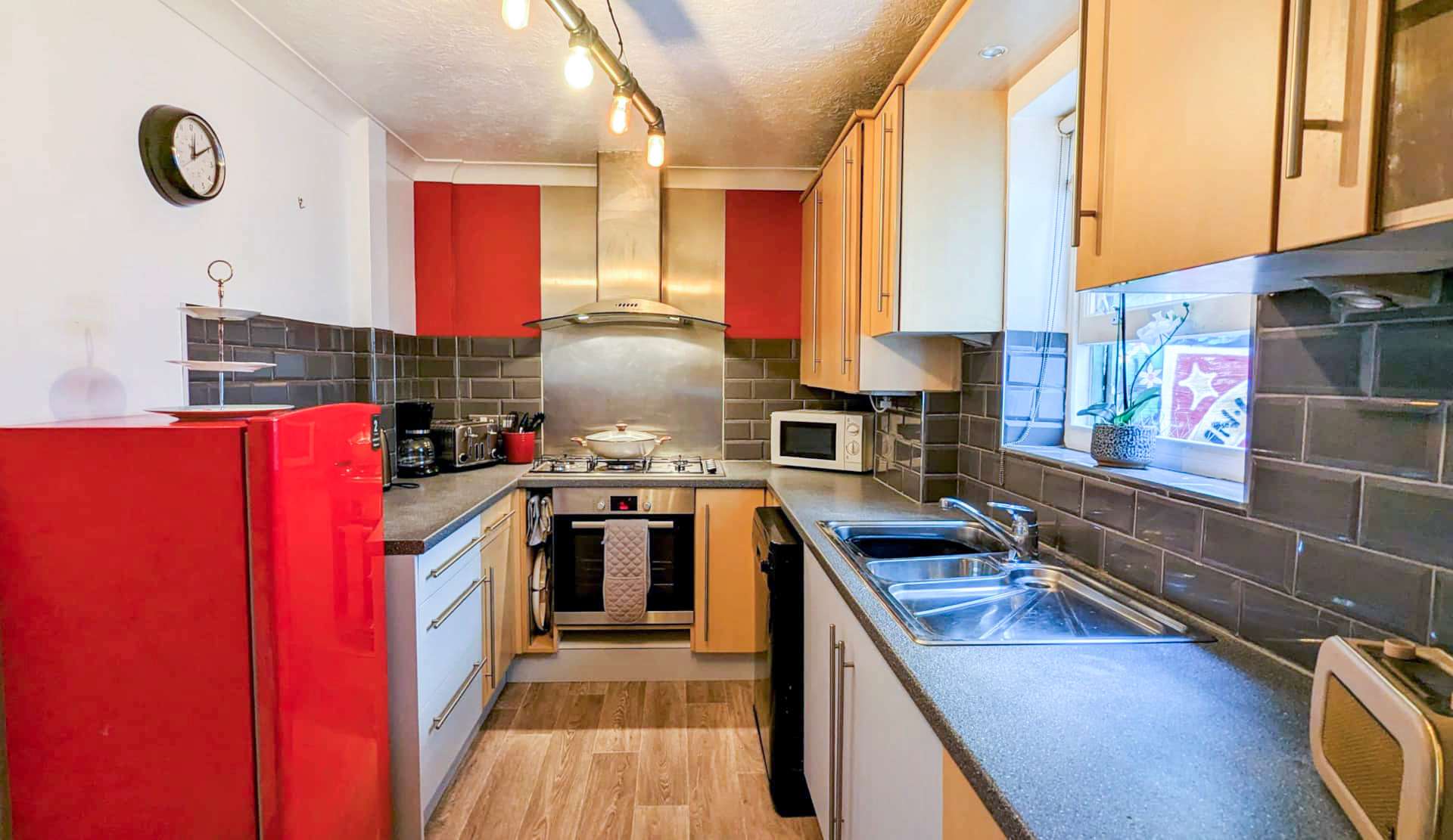 Hot Tub Hideaway - by Brighton Holiday Lets - Brighton Holiday Home - Image 7