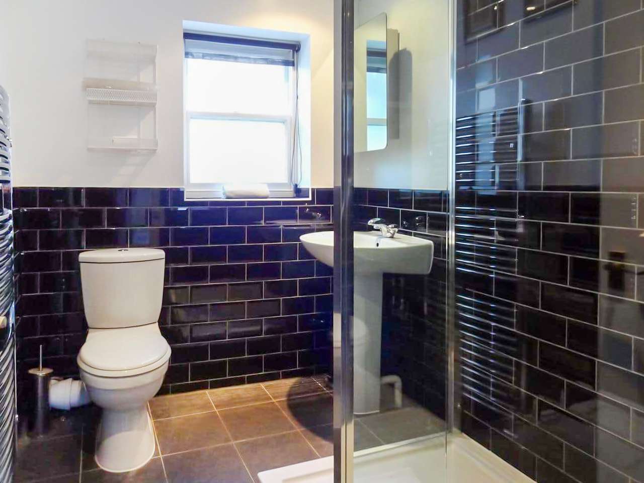 Hot Tub Hideaway - by Brighton Holiday Lets - Brighton Holiday Home - Image 9