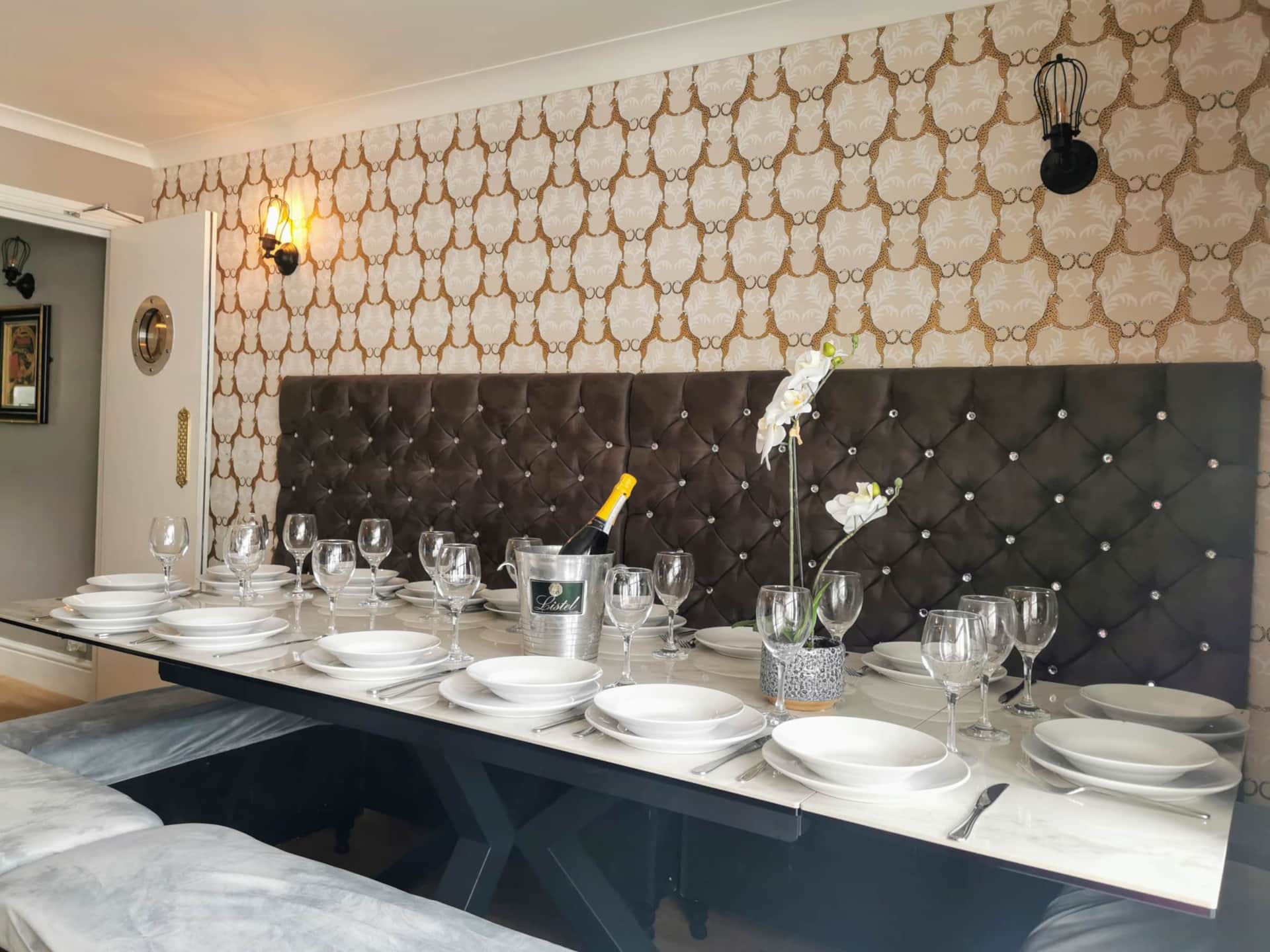 Hot Tub Hideaway - by Brighton Holiday Lets - Brighton Holiday Home - Image 2