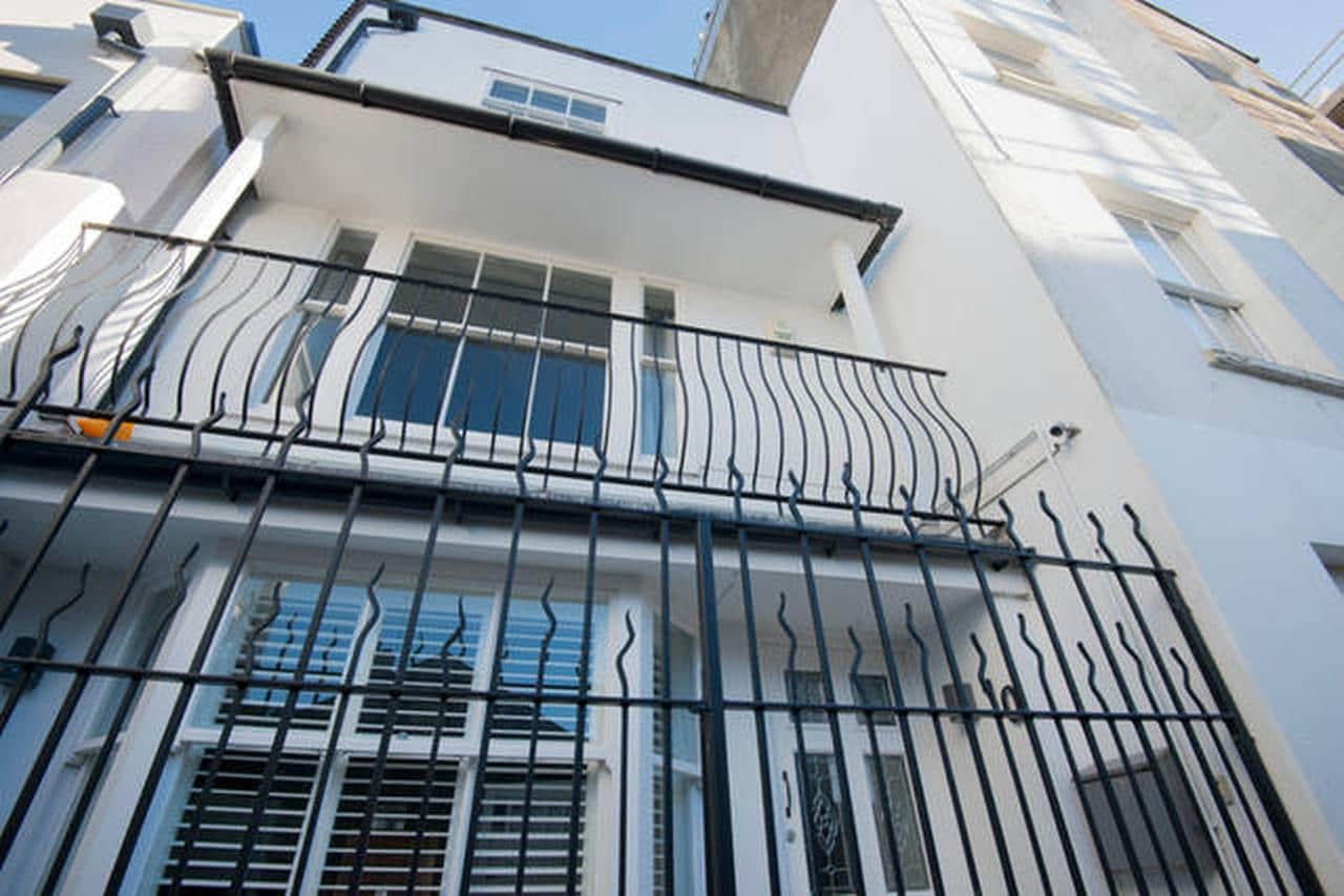 Hot Tub Hideaway - by Brighton Holiday Lets - Brighton Holiday Home - Image 26