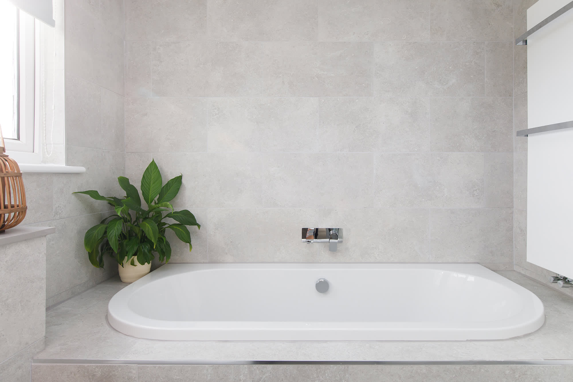 Enjoy a hot soak in the bath after a sea swim, water sports or a busy day exploring the coastline.