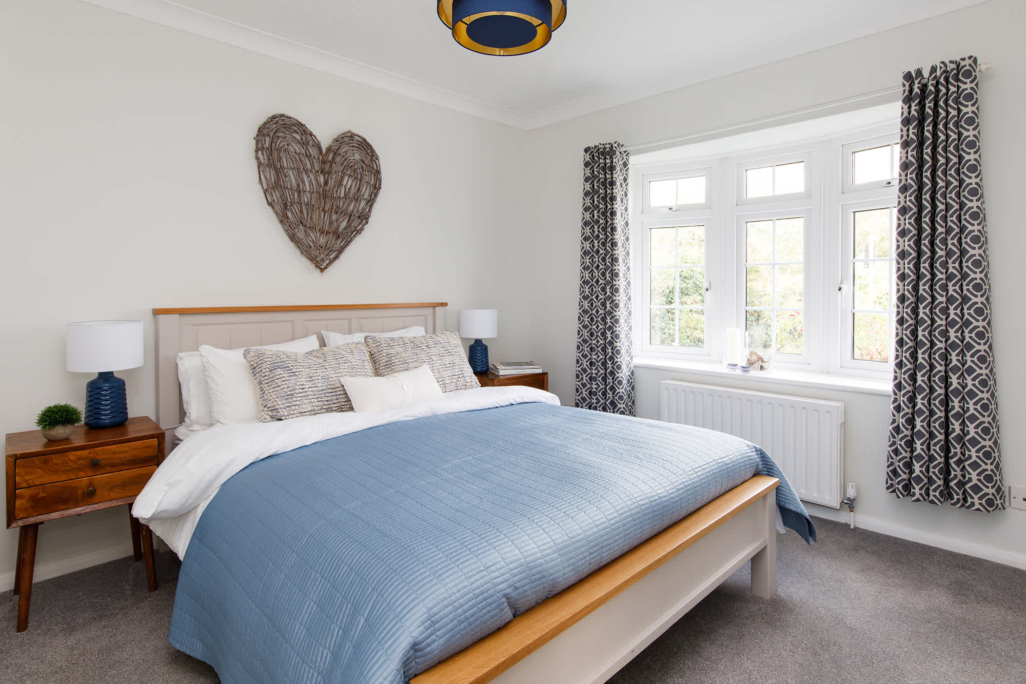 Coastal Retreat for 8 with Hot Tub – Walk to Beach