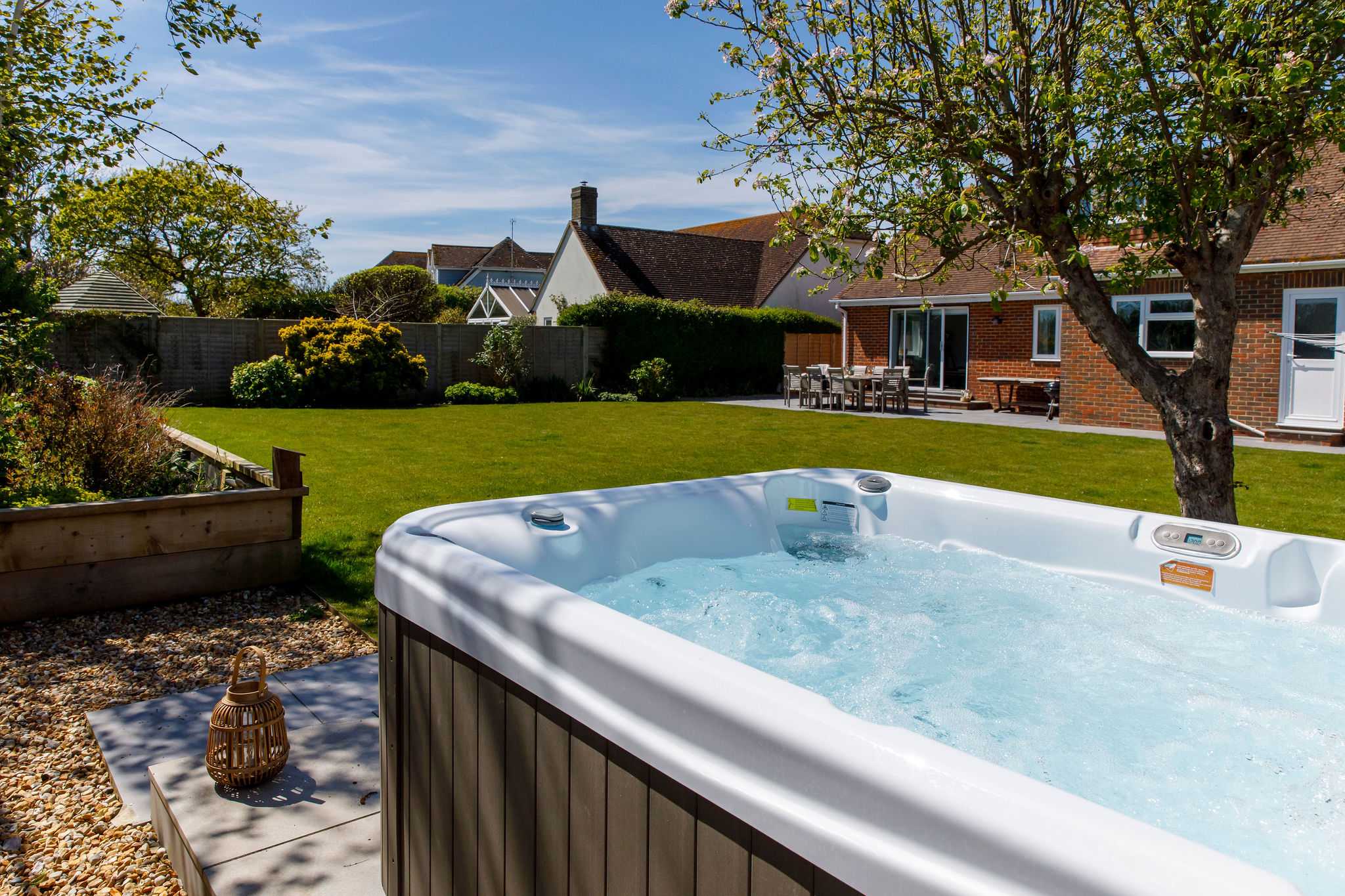 Coastal Retreat for 8 with Hot Tub – Walk to Beach
