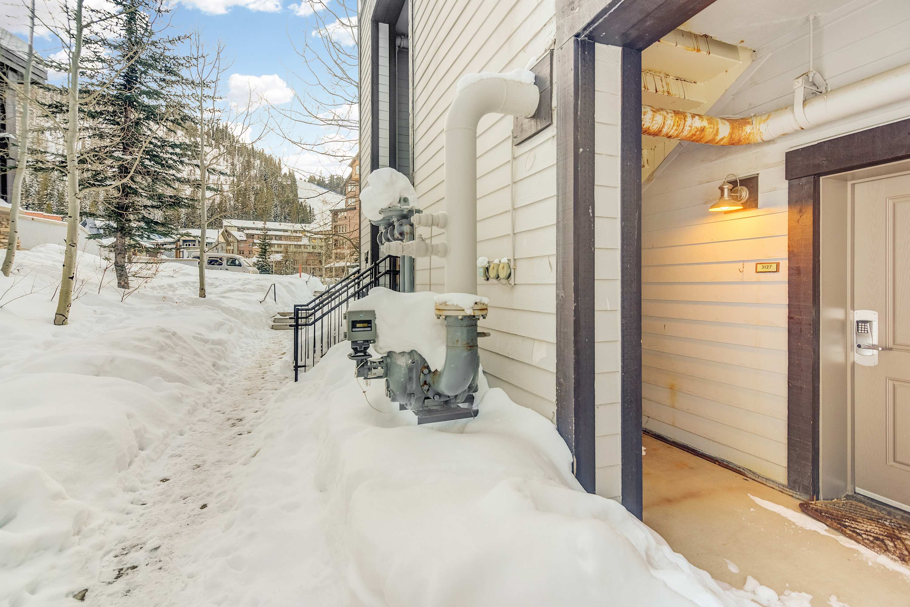 Spacious 1BR, Fireplace, Amenities Deck | WP Resort | Ski-in/out