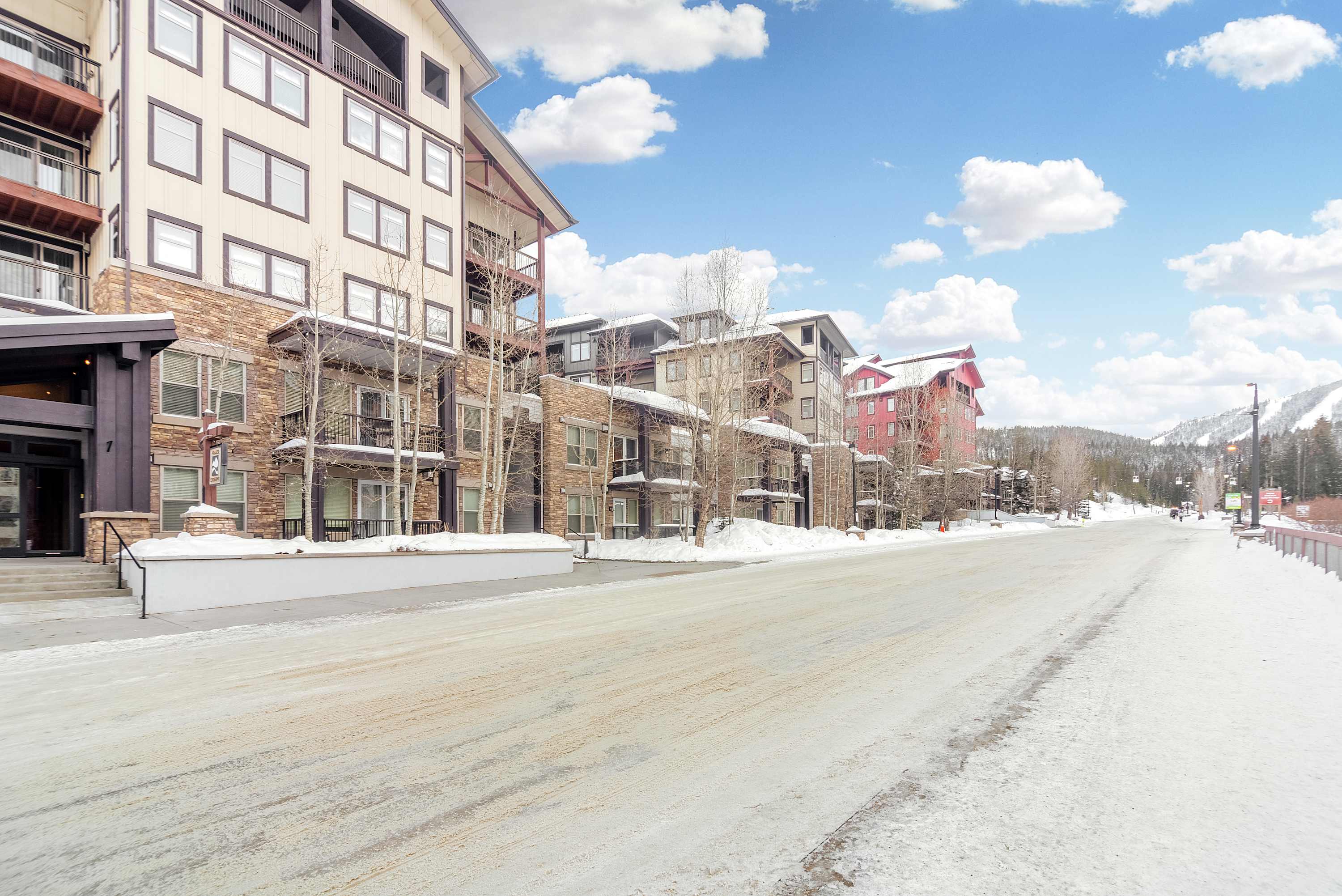 Spacious 1BR, Fireplace, Amenities Deck | WP Resort | Ski-in/out