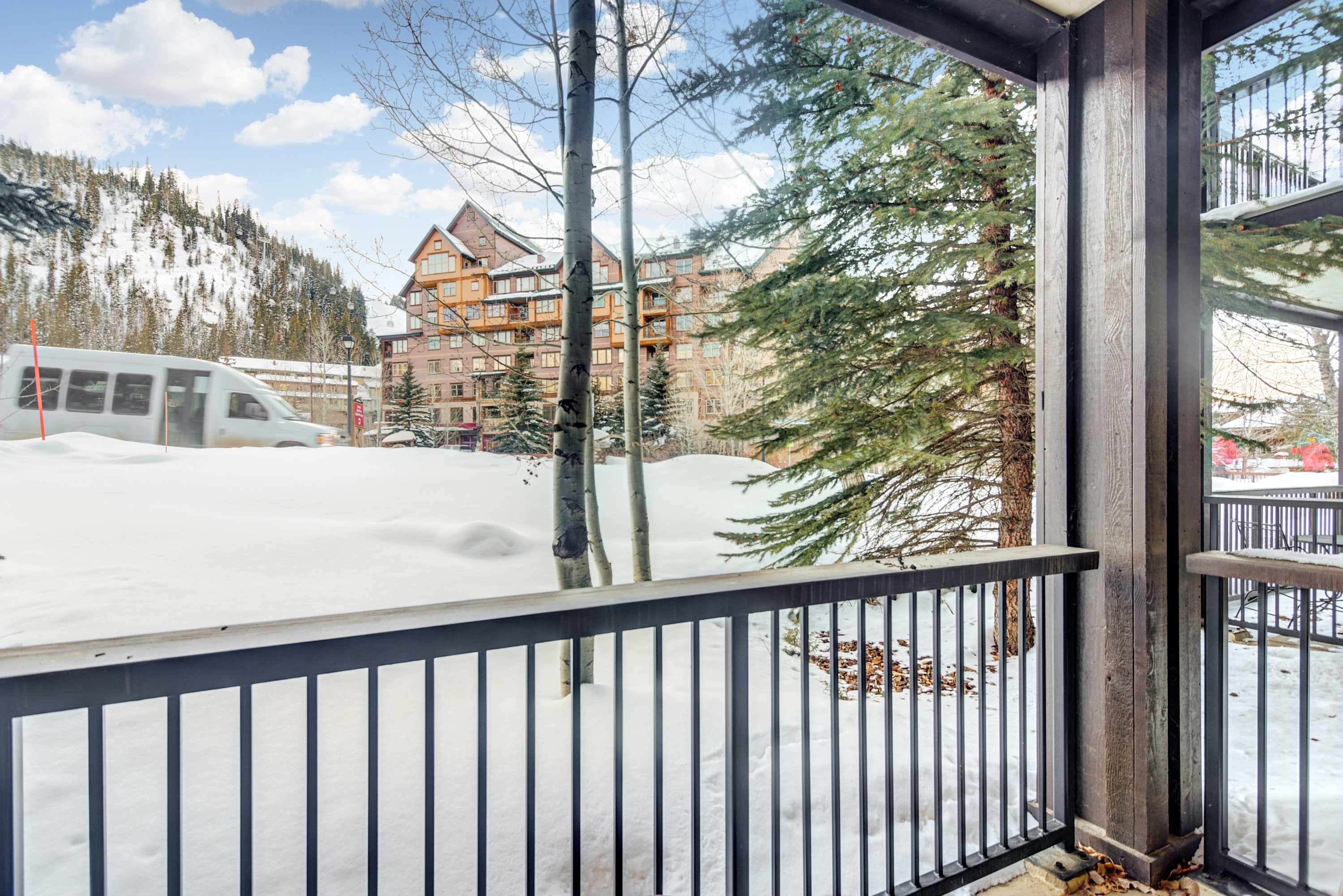 Spacious 1BR, Fireplace, Amenities Deck | WP Resort | Ski-in/out