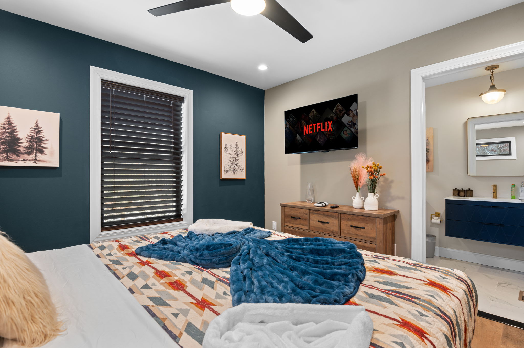 From this angle, you’ll see the en suite bathroom and a wall-mounted TV, making it easy to relax after a day of exploring.