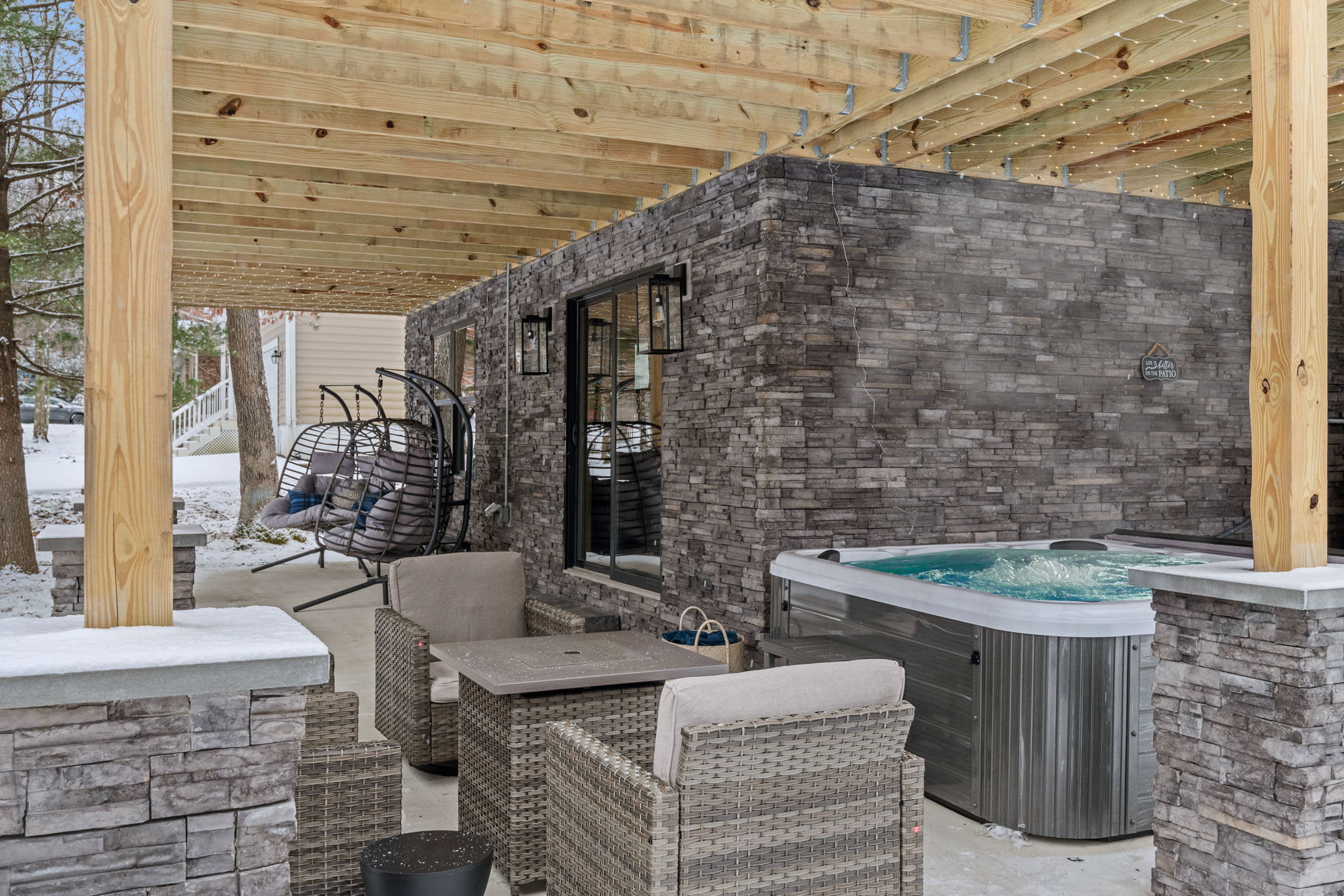 Unwind in the private outdoor hot tub, soak in the views, and let your stress melt away. The best way to embrace vacation mode!