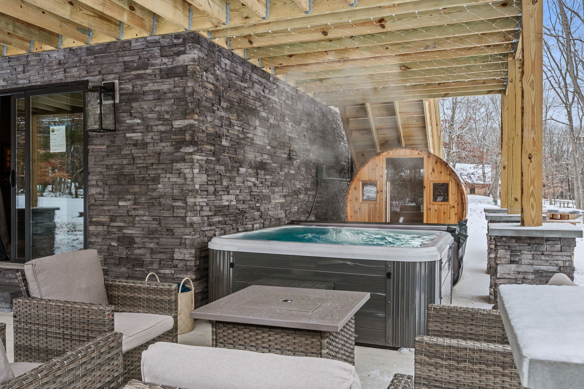 Unwind in the bubbling hot tub while taking in the fresh mountain air. And for an extra dose of relaxation, step into the wood-barrel sauna right next to it.