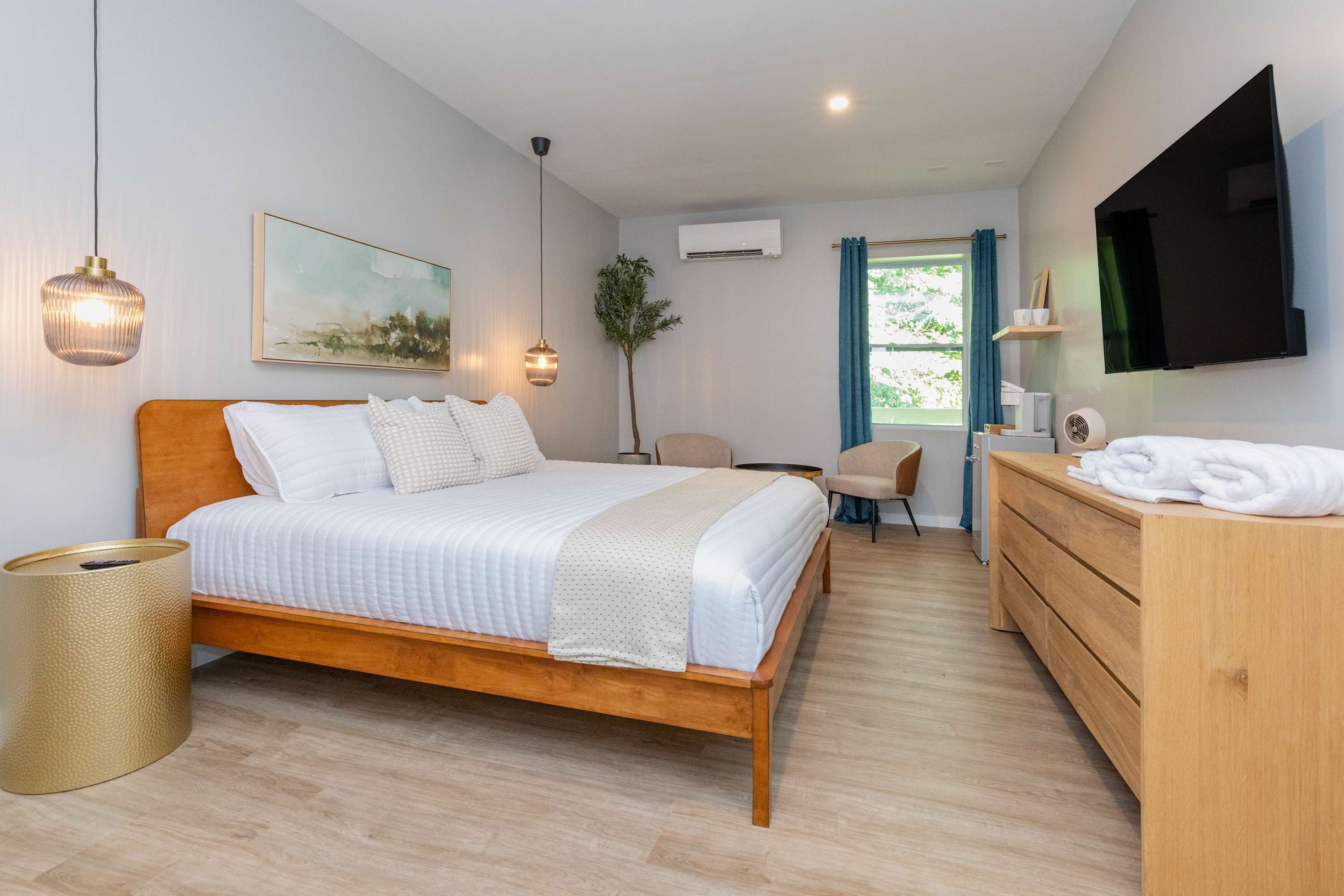 Magnolia Deluxe King Studio at The Dogwood — Maggie Valley, NC — vacation rental