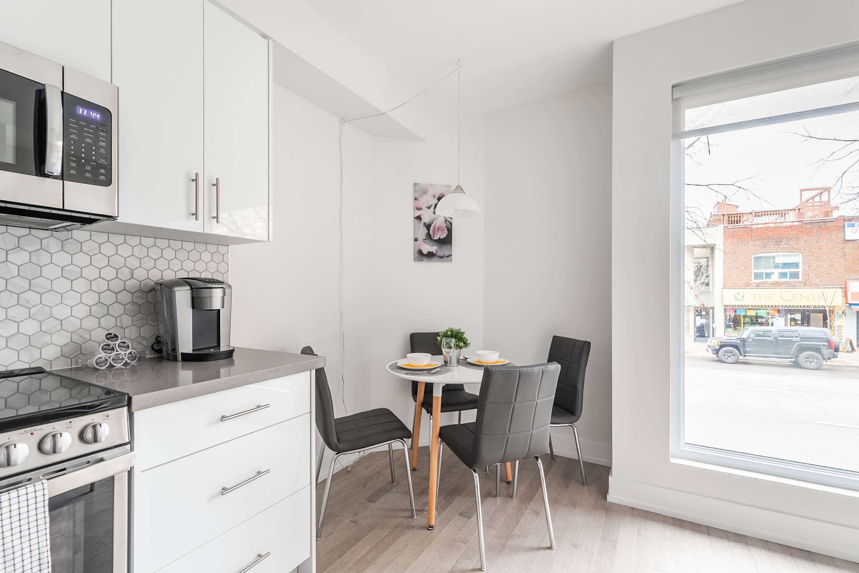 Fully Equipped Kitchen with Dining Area for 4