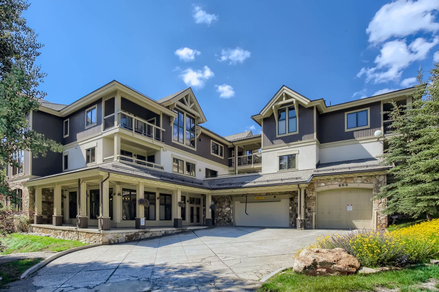 Luxury Ski in Ski out Blocks from Downtown