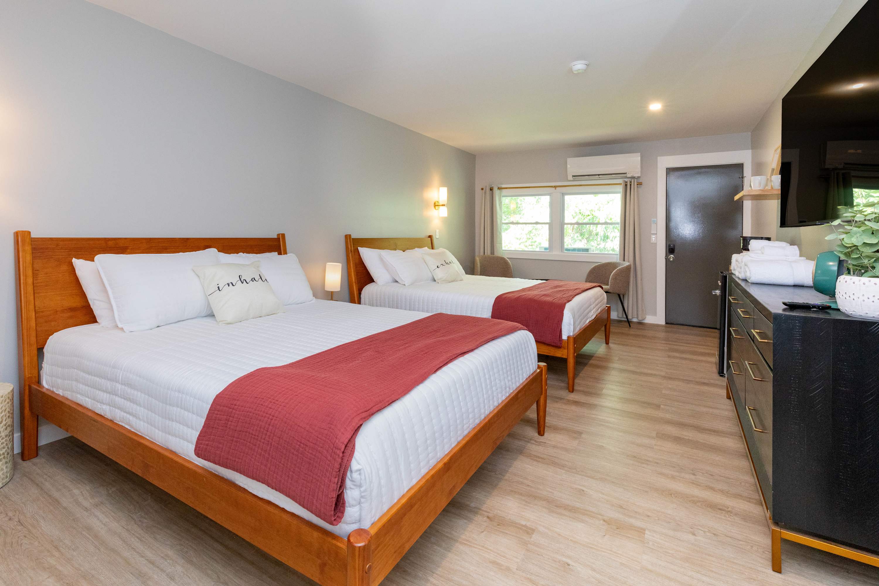 Zinnia- Deluxe Double Queen Studio at The Dogwood — Maggie Valley, NC — vacation rental
