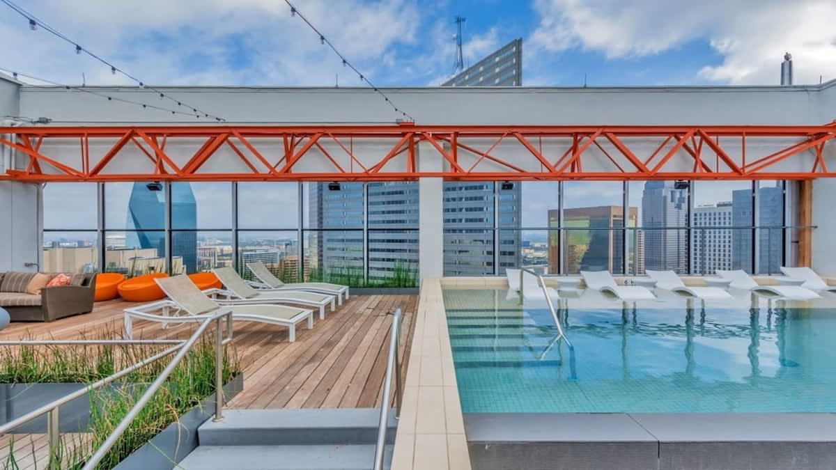 Bold CozySuites at LTV 2BR with Pool, Gym