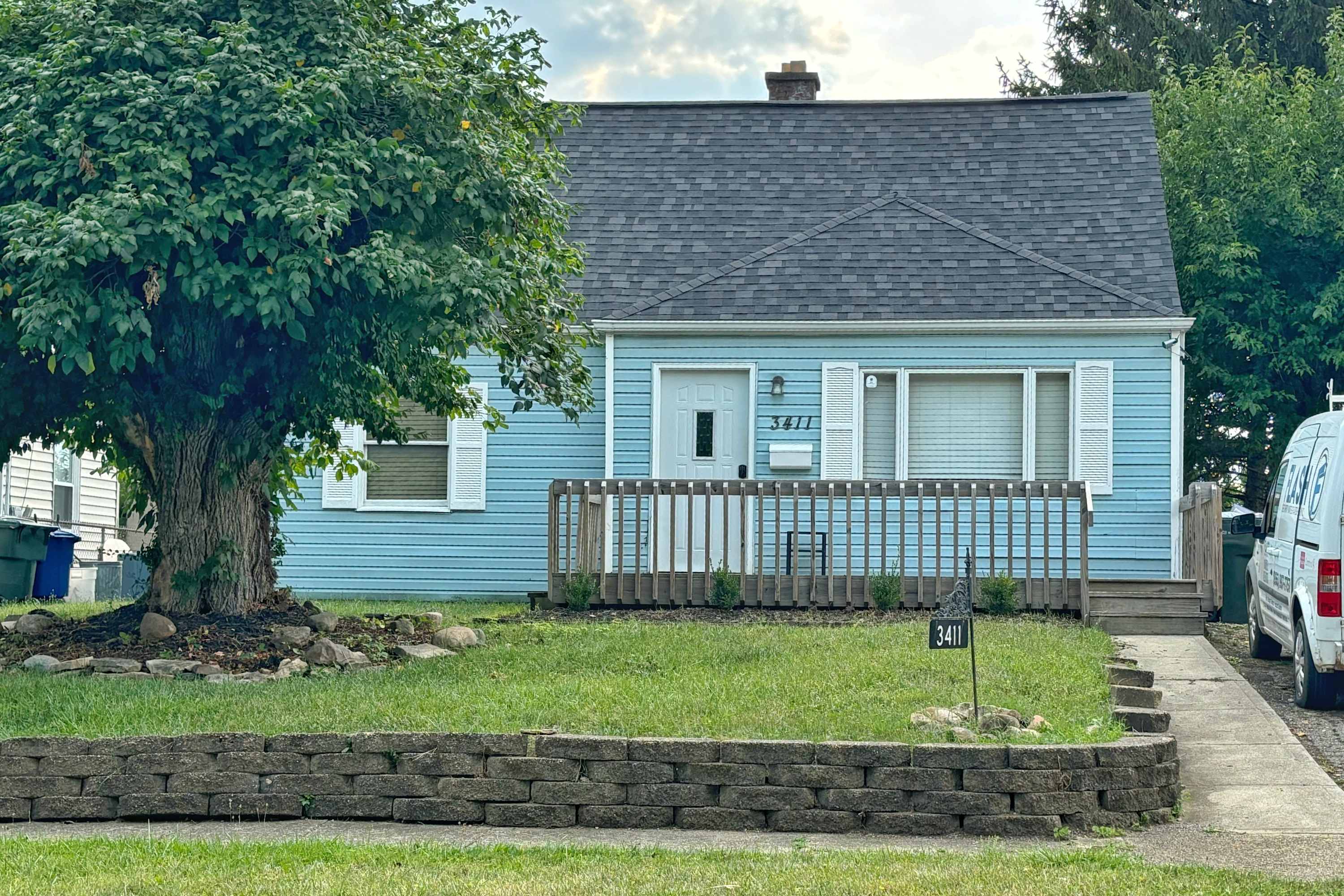 3 Bedroom 2 Bathroom + Fenced yard - Picture 1