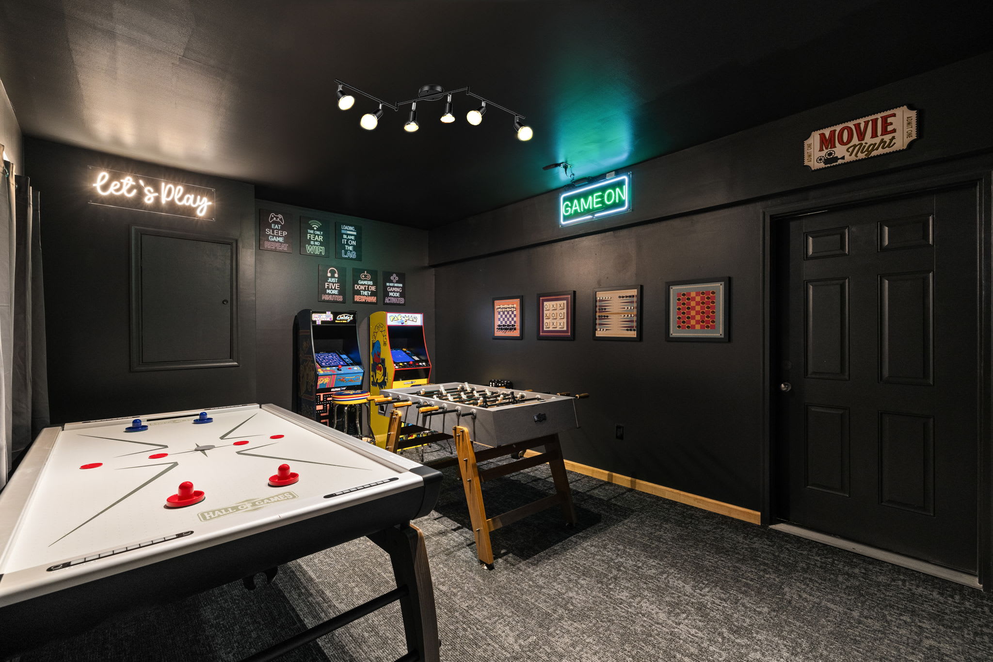 Retro Arcade Zone
Pinball, Pac-Man, and foosball, unleash your inner kid in the ultimate throwback game lounge.