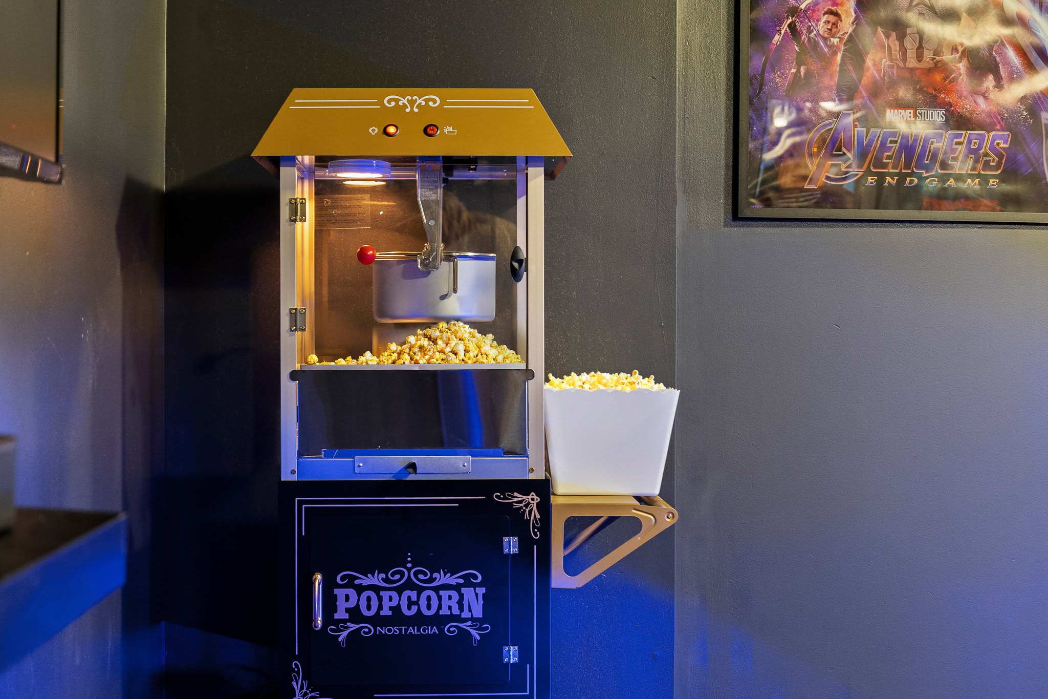 Popcorn Station on Point
It’s not movie night without fresh, buttery popcorn. This vintage-style cart delivers big-time theater vibes!