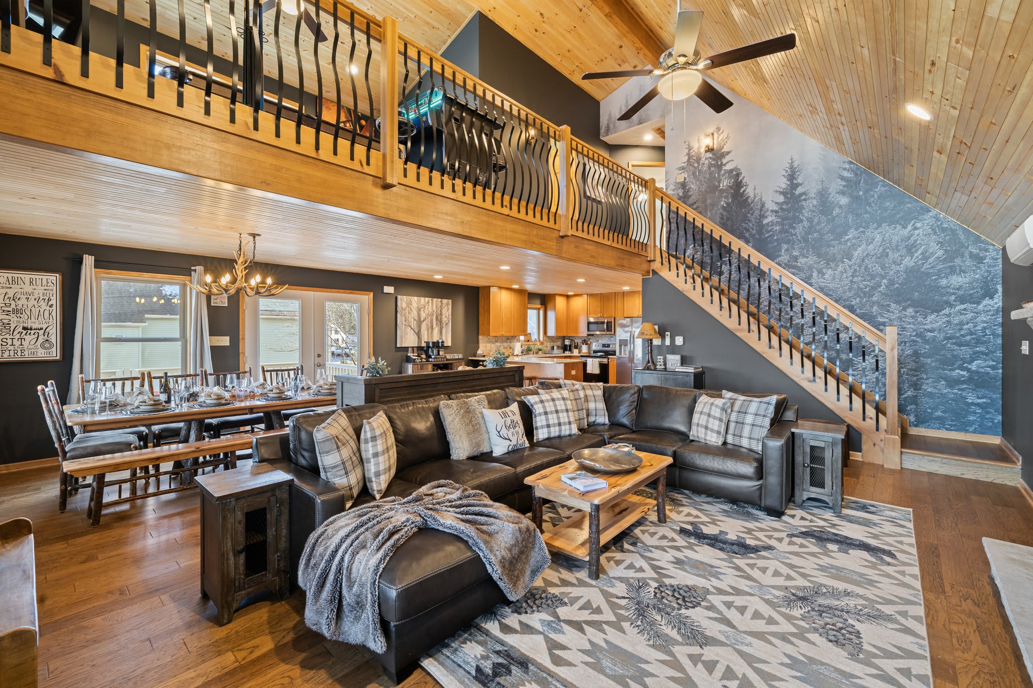 Gather in Style
Plush leather seating, high vaulted ceilings, and wood finishes that scream mountain retreat magic.