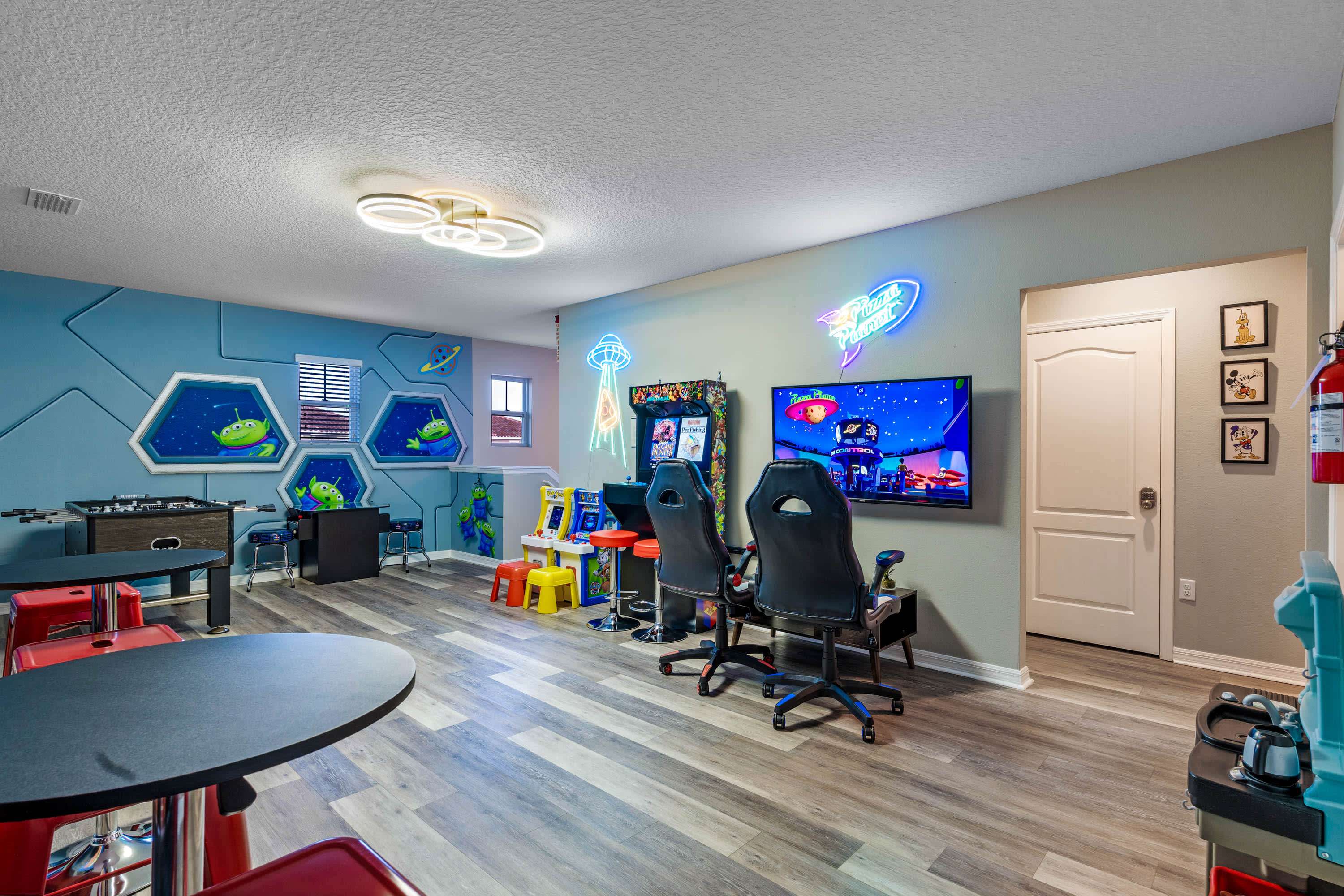 Resort home w/ pool, theater & game room