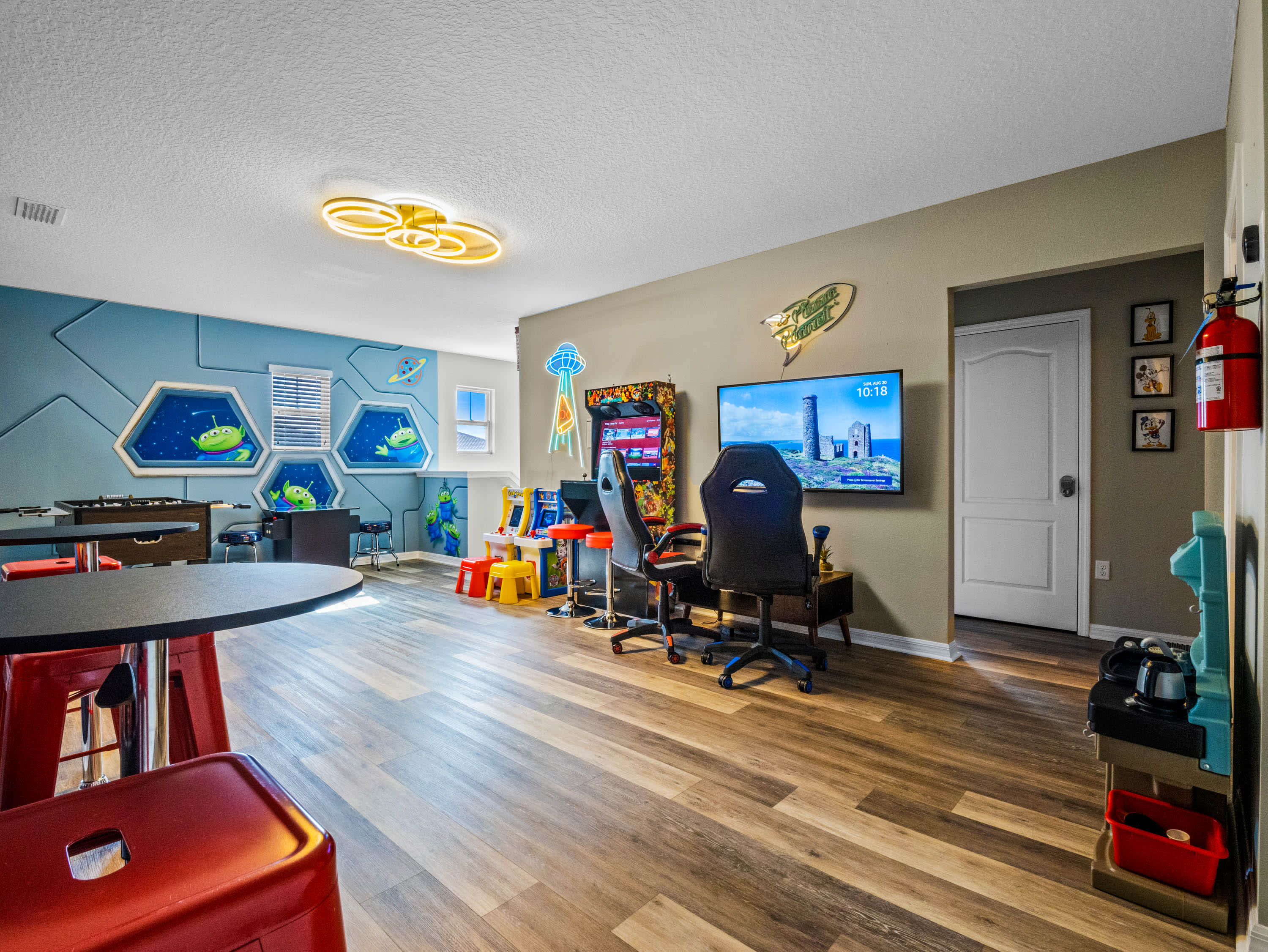 Resort home w/ pool, theater & game room