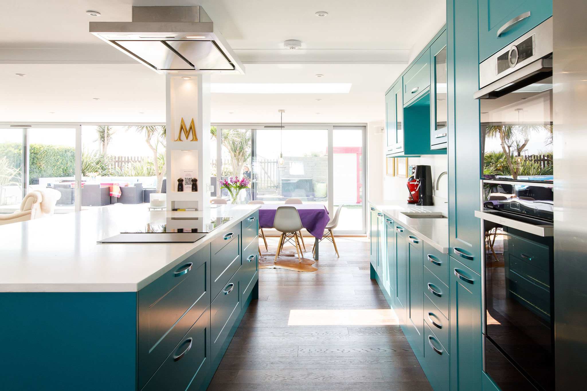Vibrant Seafront Home With Seasonal Pool