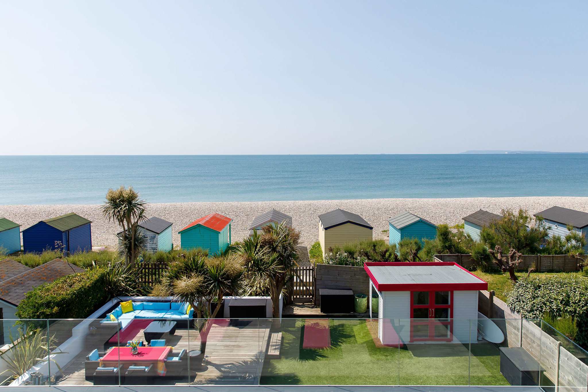 Vibrant Seafront Home With Seasonal Pool