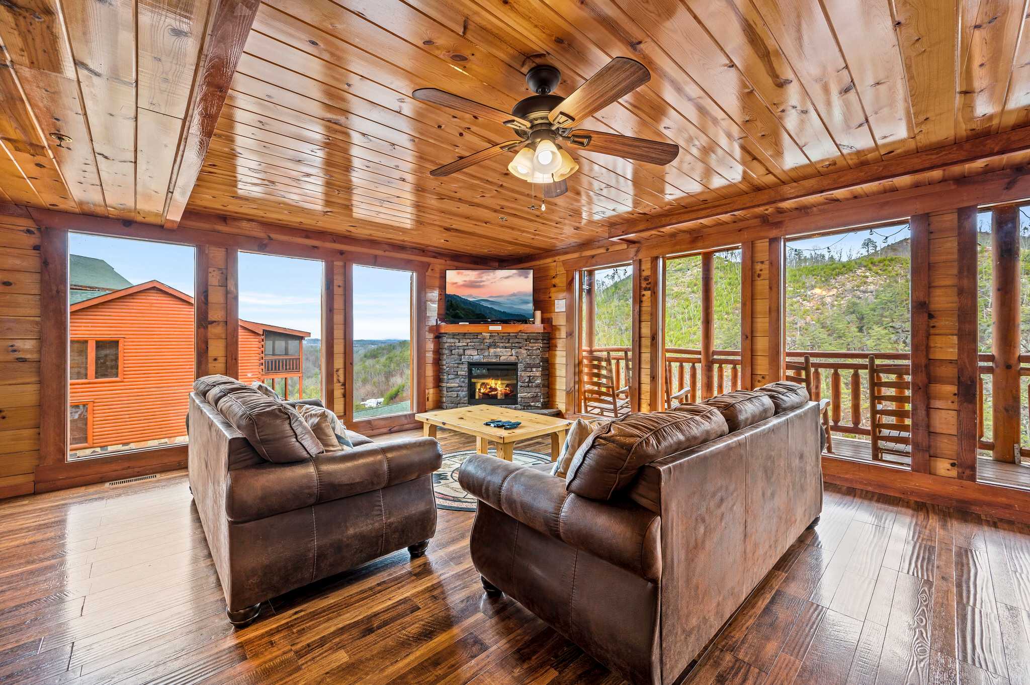Luxury Cabin, Sleeps 12・Pool, Hot Tub, View, Games — Sevierville, TN — vacation rental