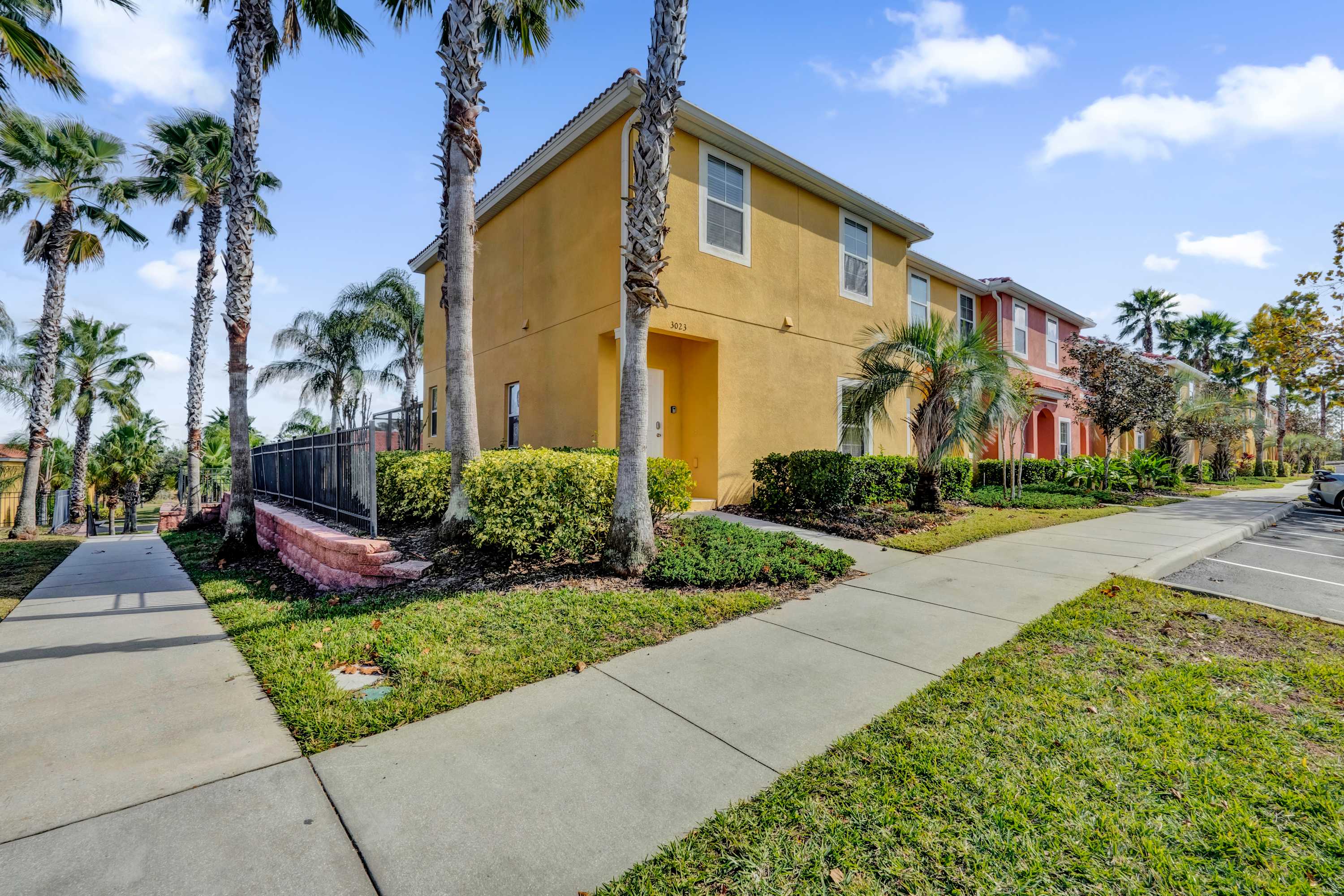 Corner lot with free parking