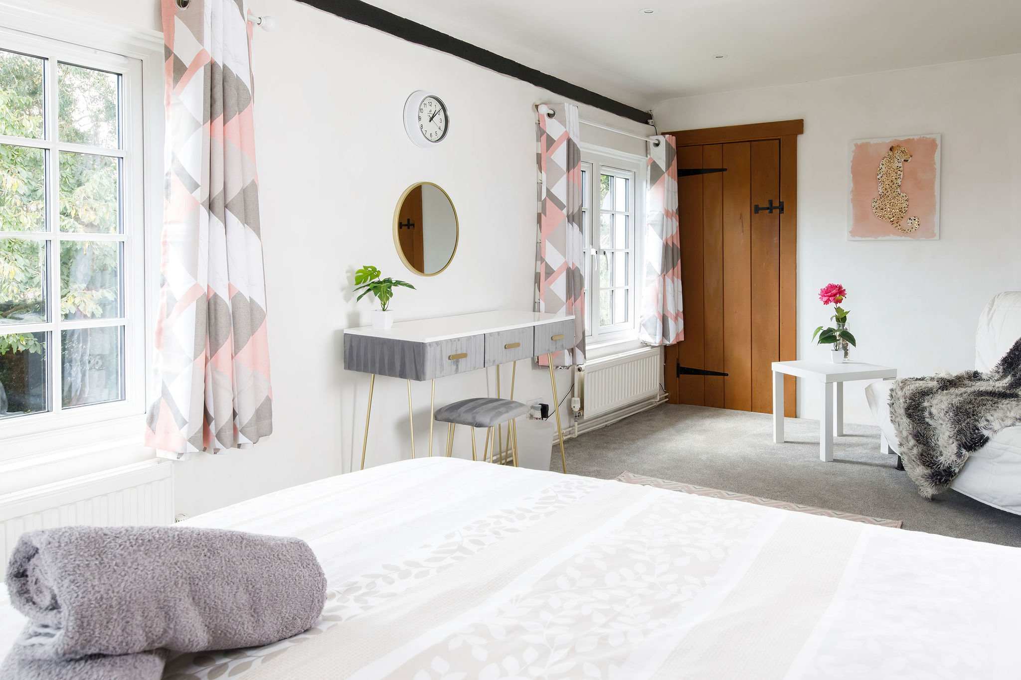 This room is light and bright, with a vanity unit plus sofa bed.