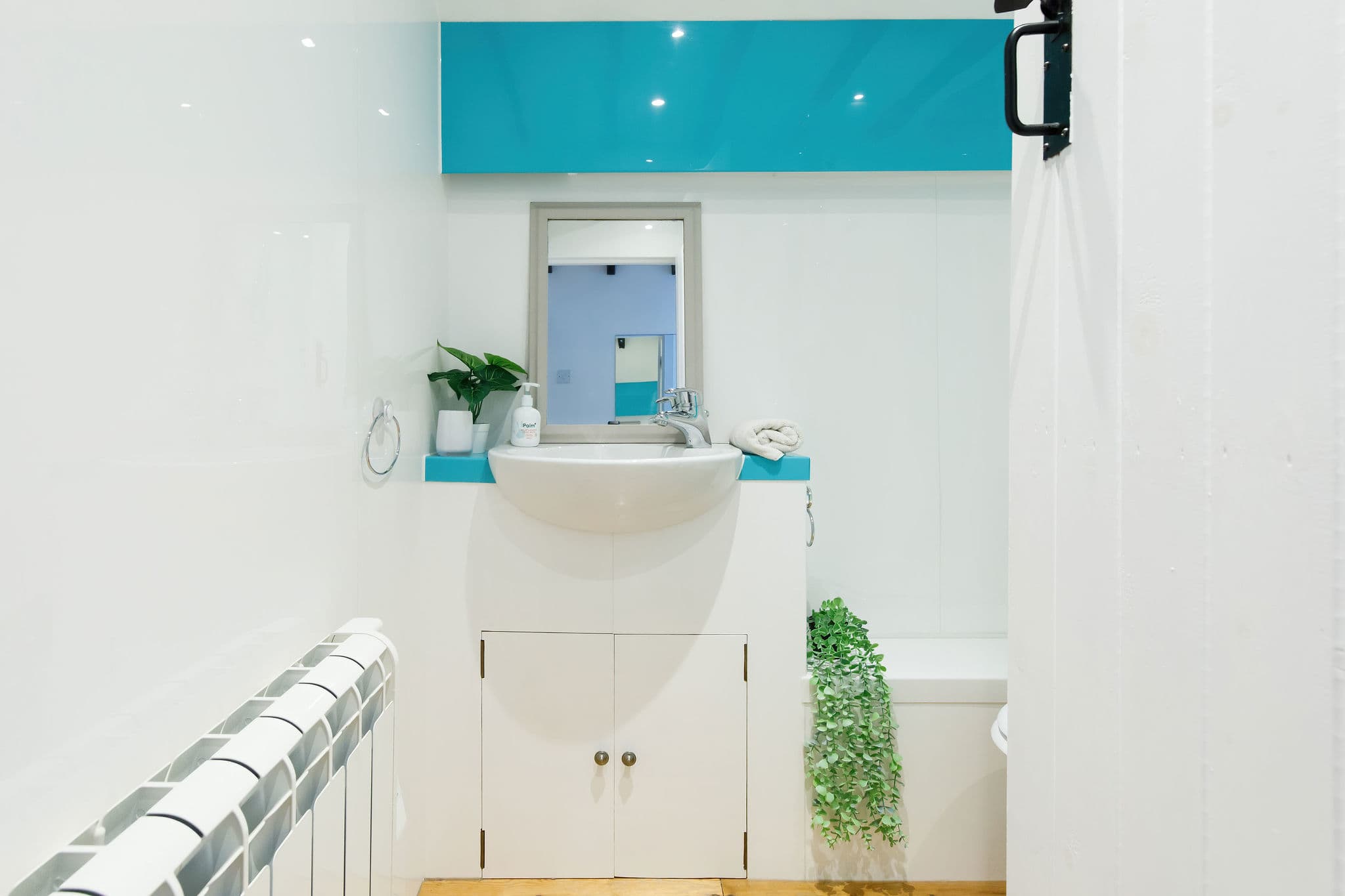 Ensuite to master bedroom.