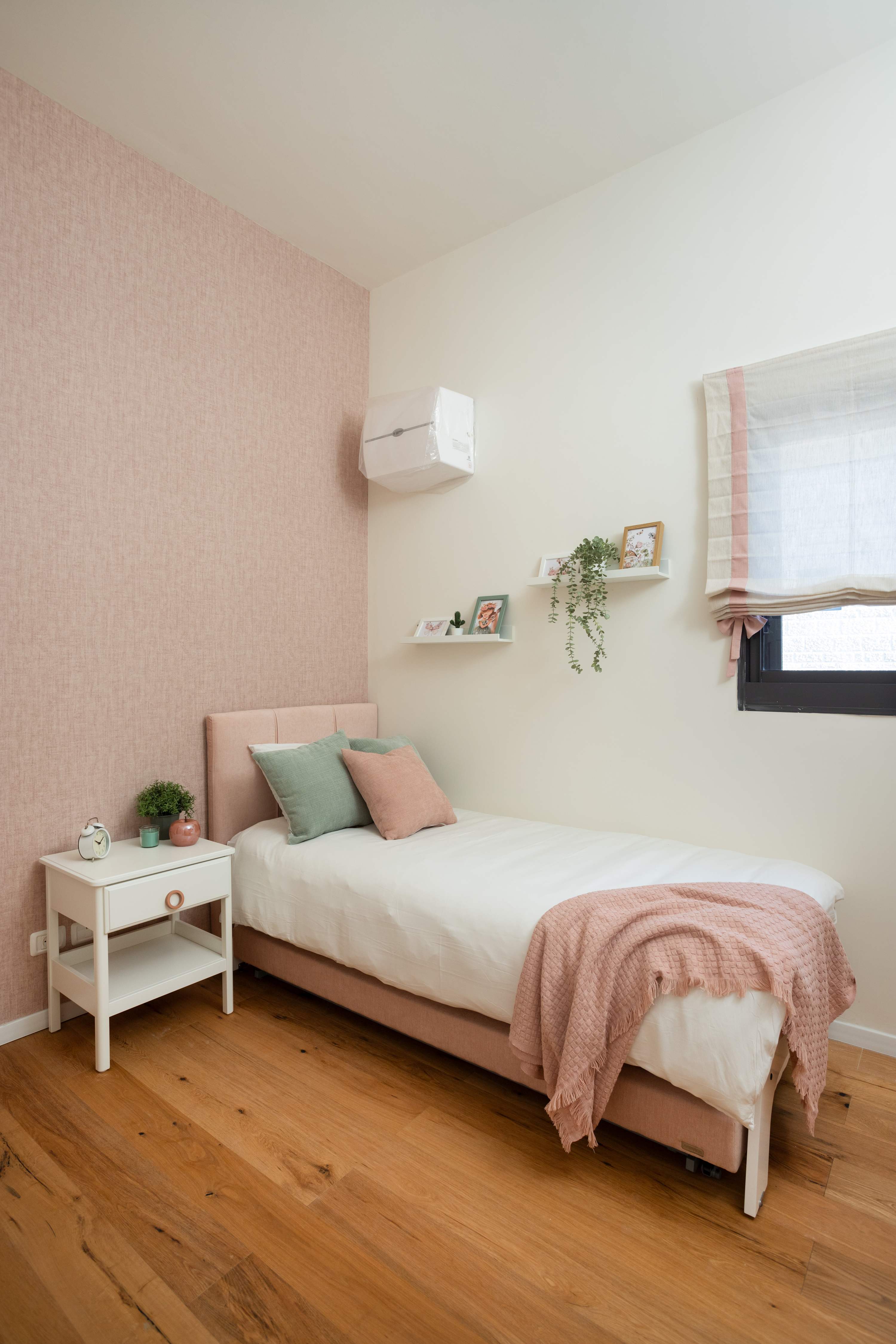 Modern 3 br Rehavia + rooftop! photo 14