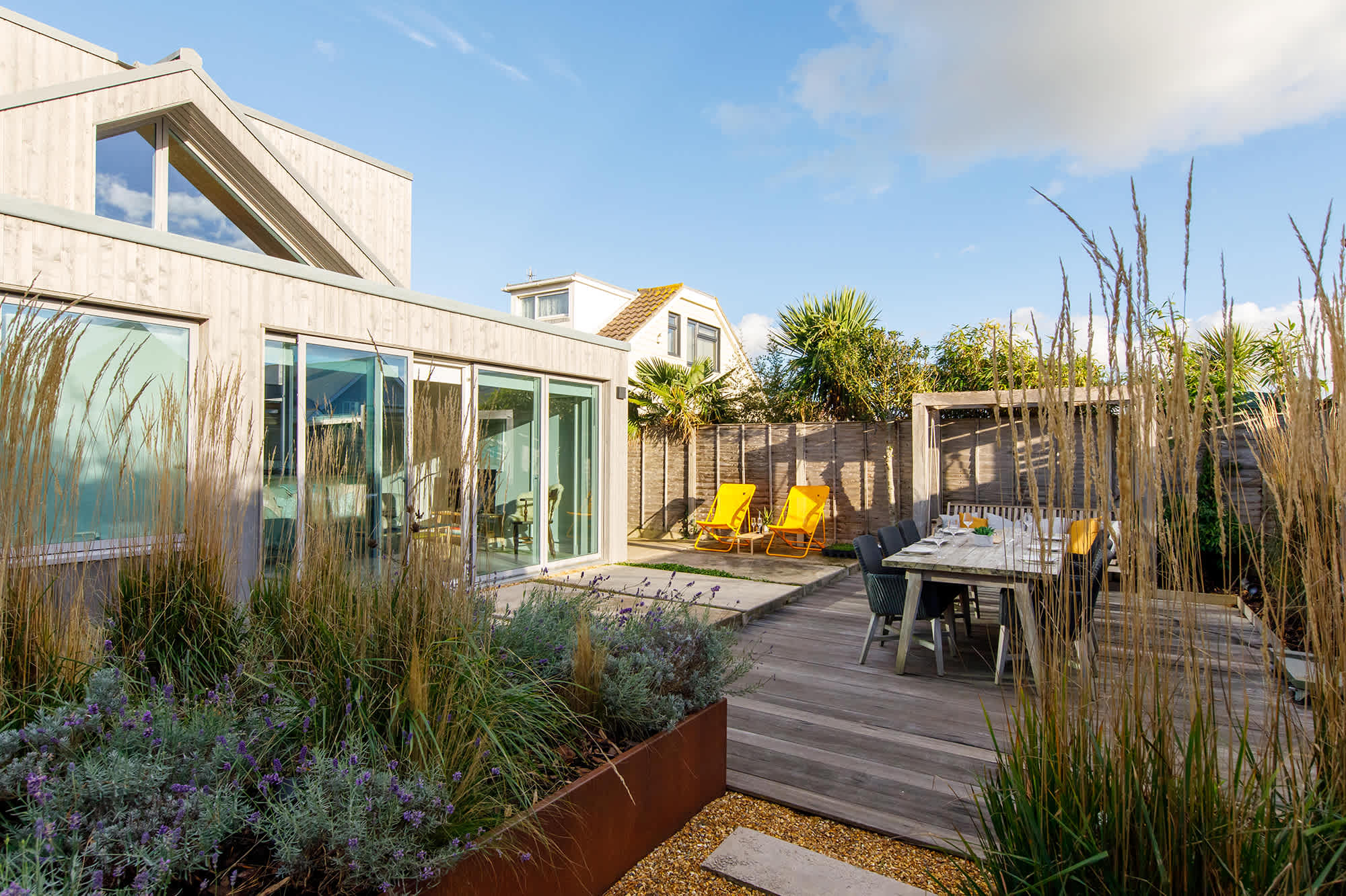 Insta-worthy 4br designer house 5 min to the beach