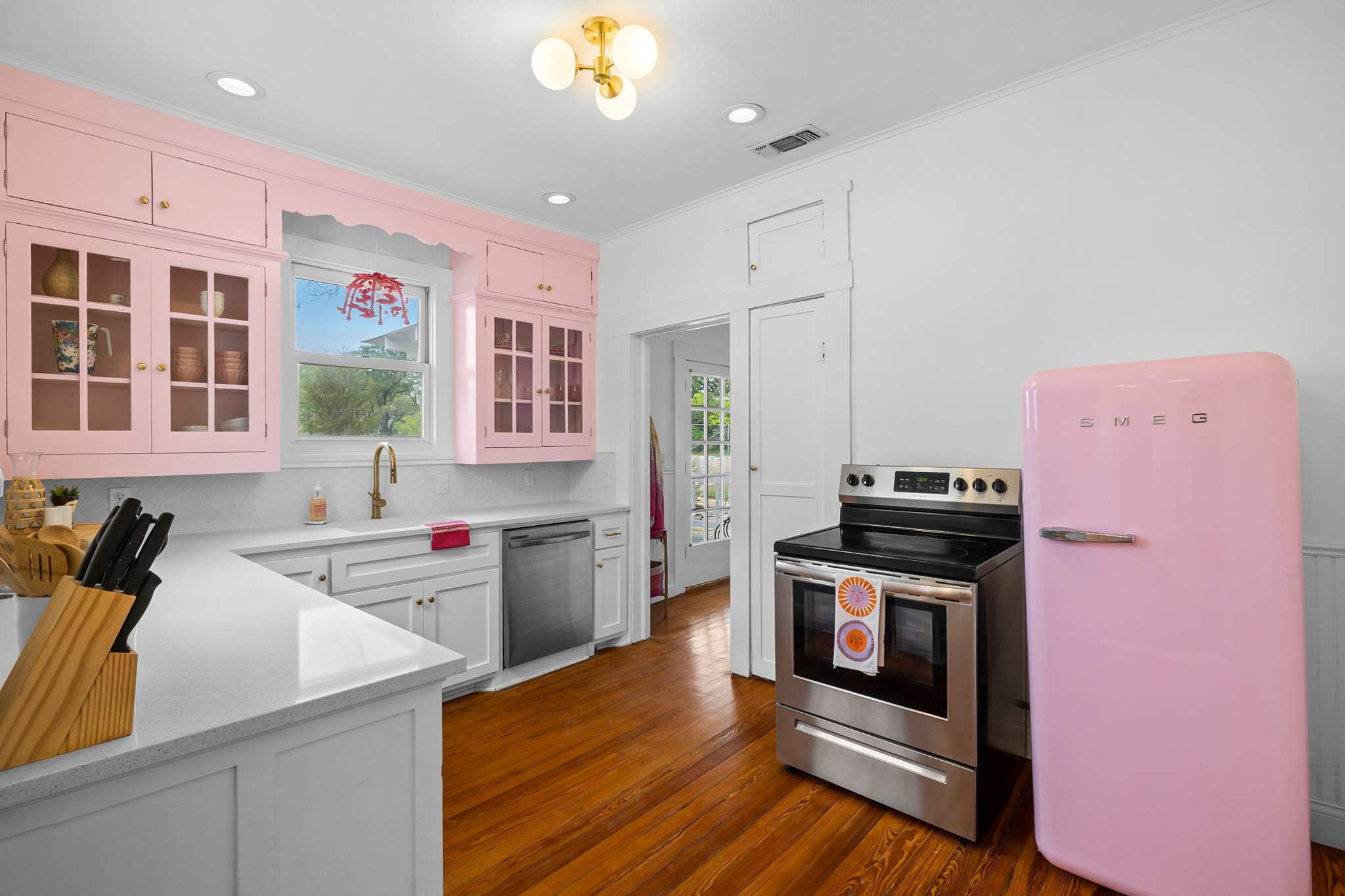 Pink Duchess - Mins to Main, Hot Tub & Fire Pit — Fredericksburg, TX — vacation rental