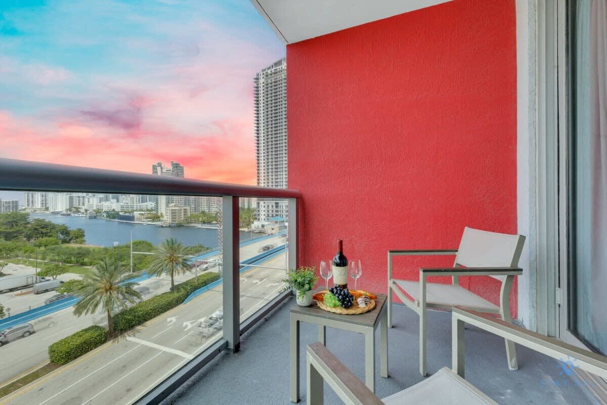 Amazing Studio- Bay View & Amenities + Pool