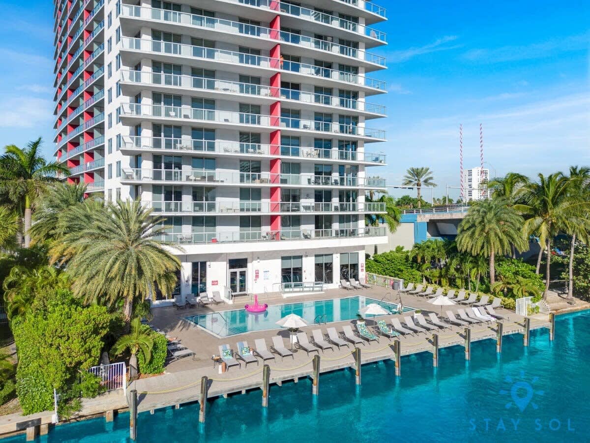 Amazing Studio- Bay View & Amenities + Pool
