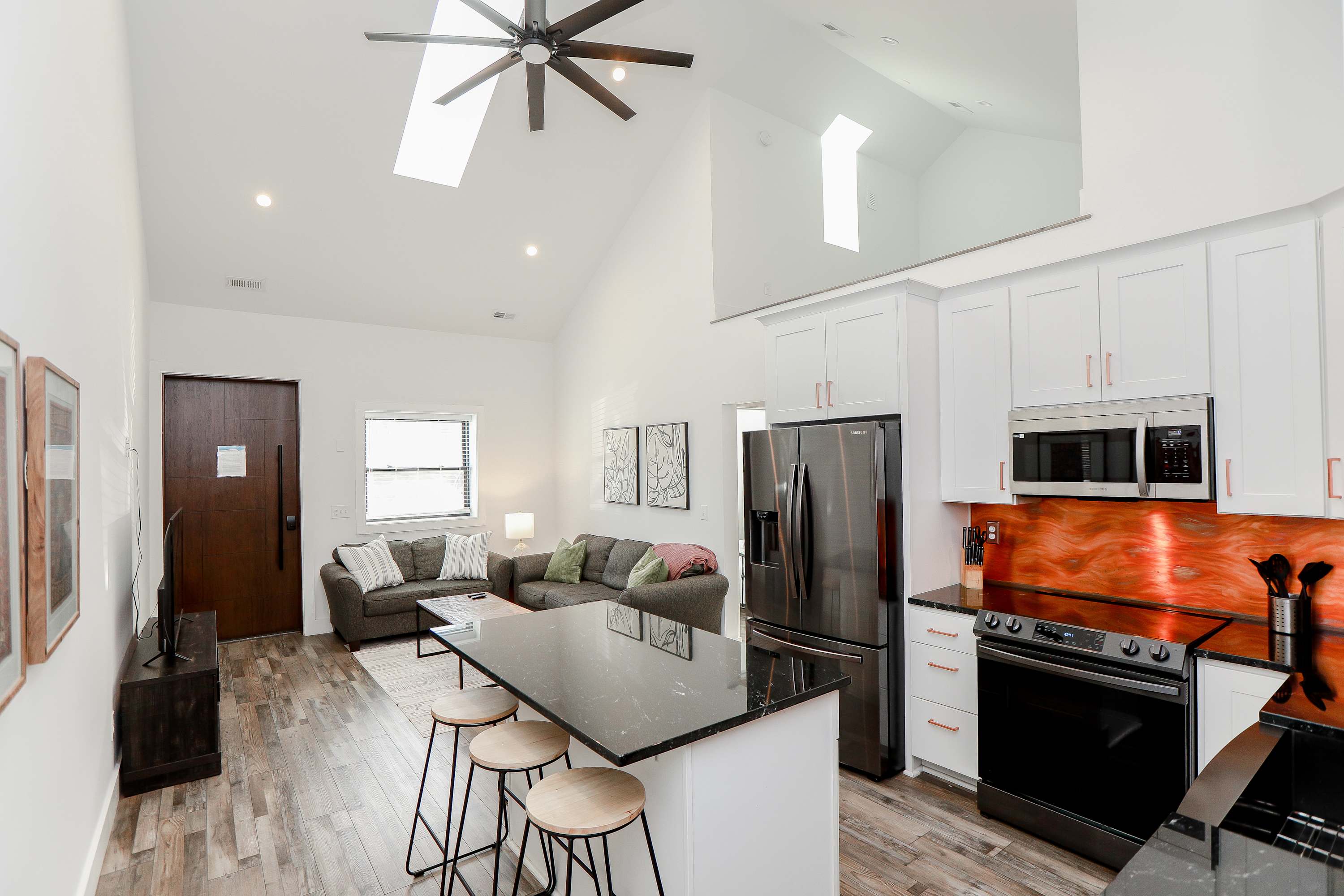 Sojourn 2 BR Steps to the Beach Sleeps 4